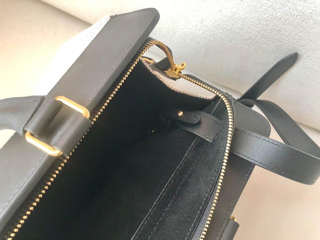 Средняя сумка Cabas de France из черной ткани.