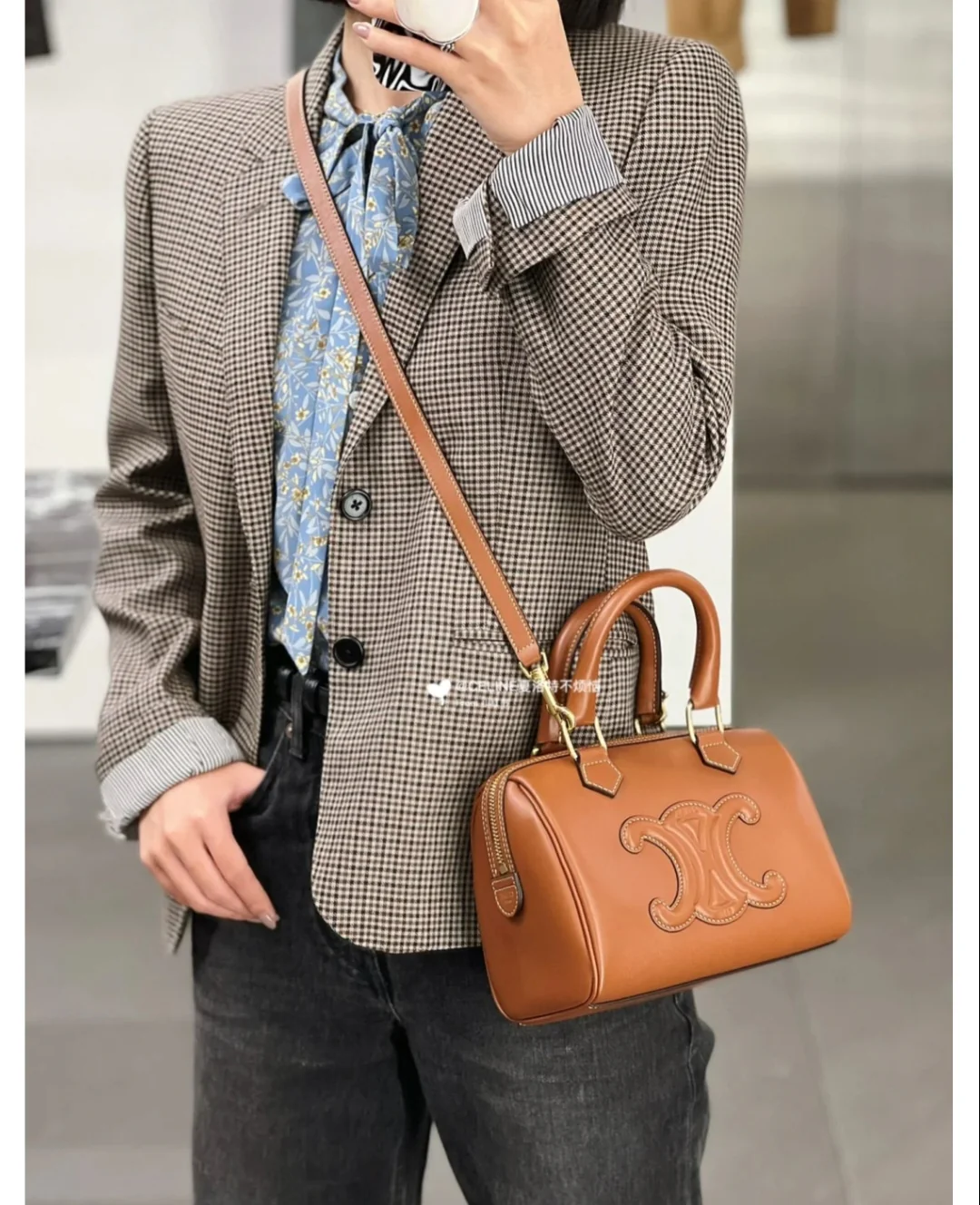 Коллекция Celine Весна/Лето 2023 - Бостон-сумка Cuir Triomphe из гладкой телячьей кожи - Серо-голубая - 1