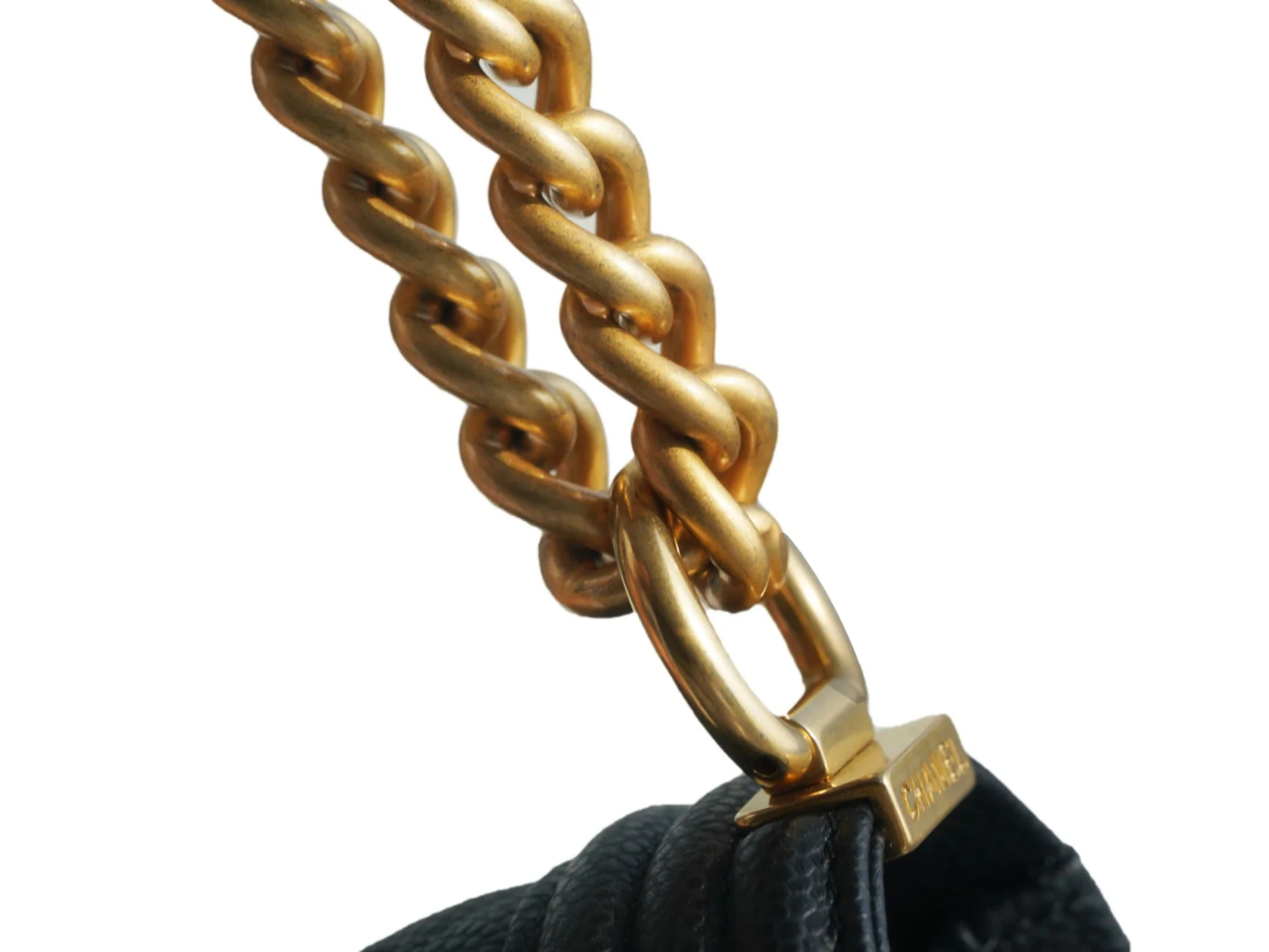 Часы Chanel Le Boy из коллекции Le Boy - из черной кожи личи с винтажной золотой пряжкой - 25 см