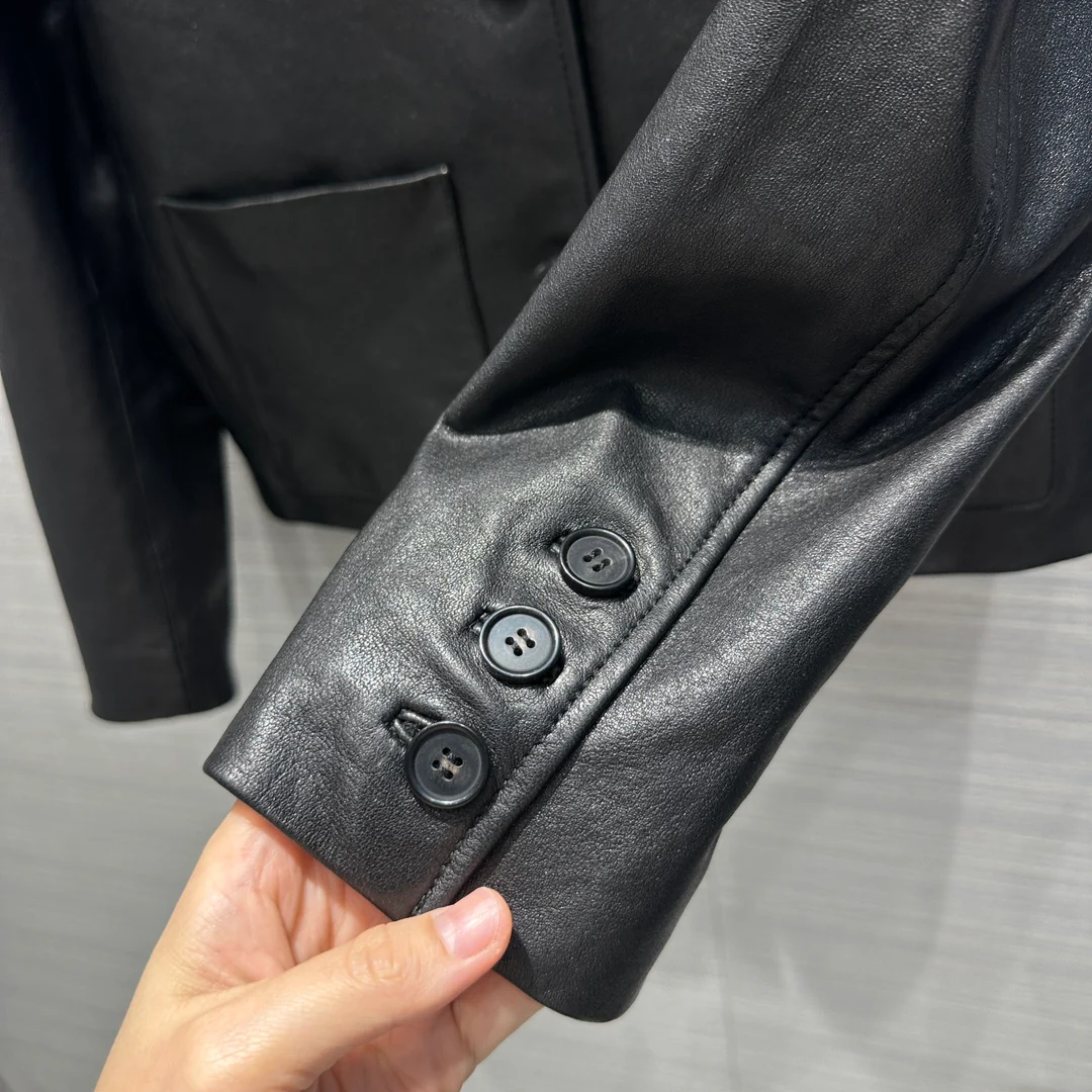 Miu Miu - 2404 - Кожаная куртка в стиле преппи - Черная