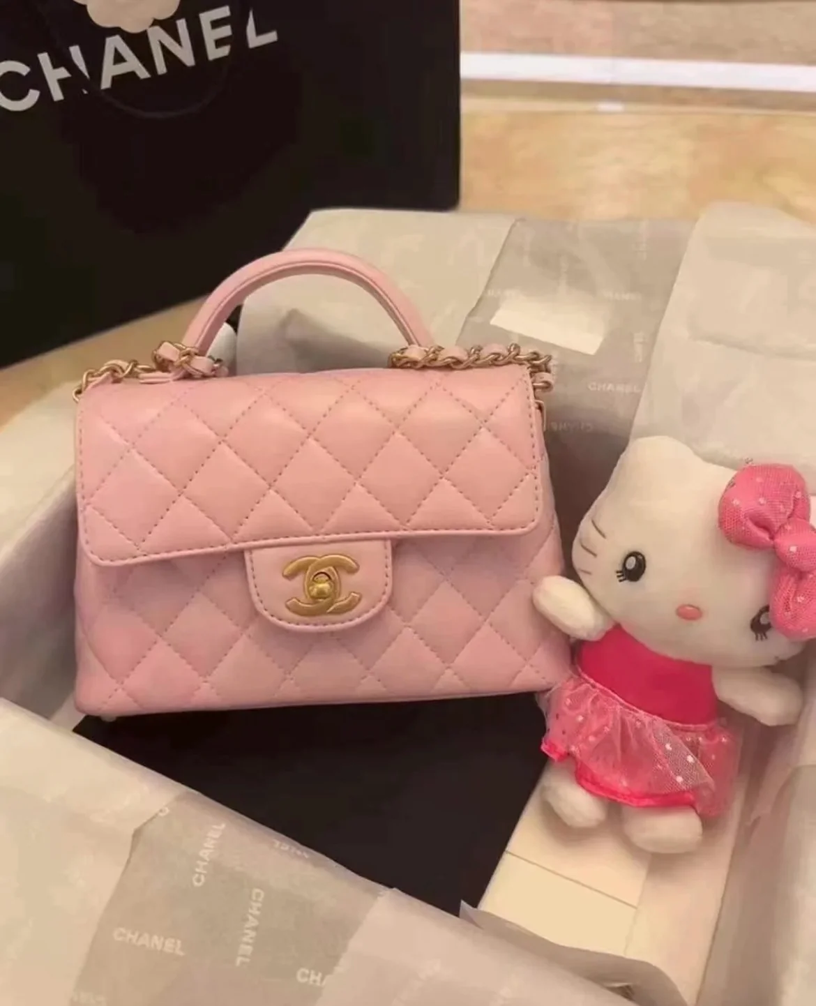 Сумка с ручкой и клапаном, маленькая, розовая, 25 пенсов