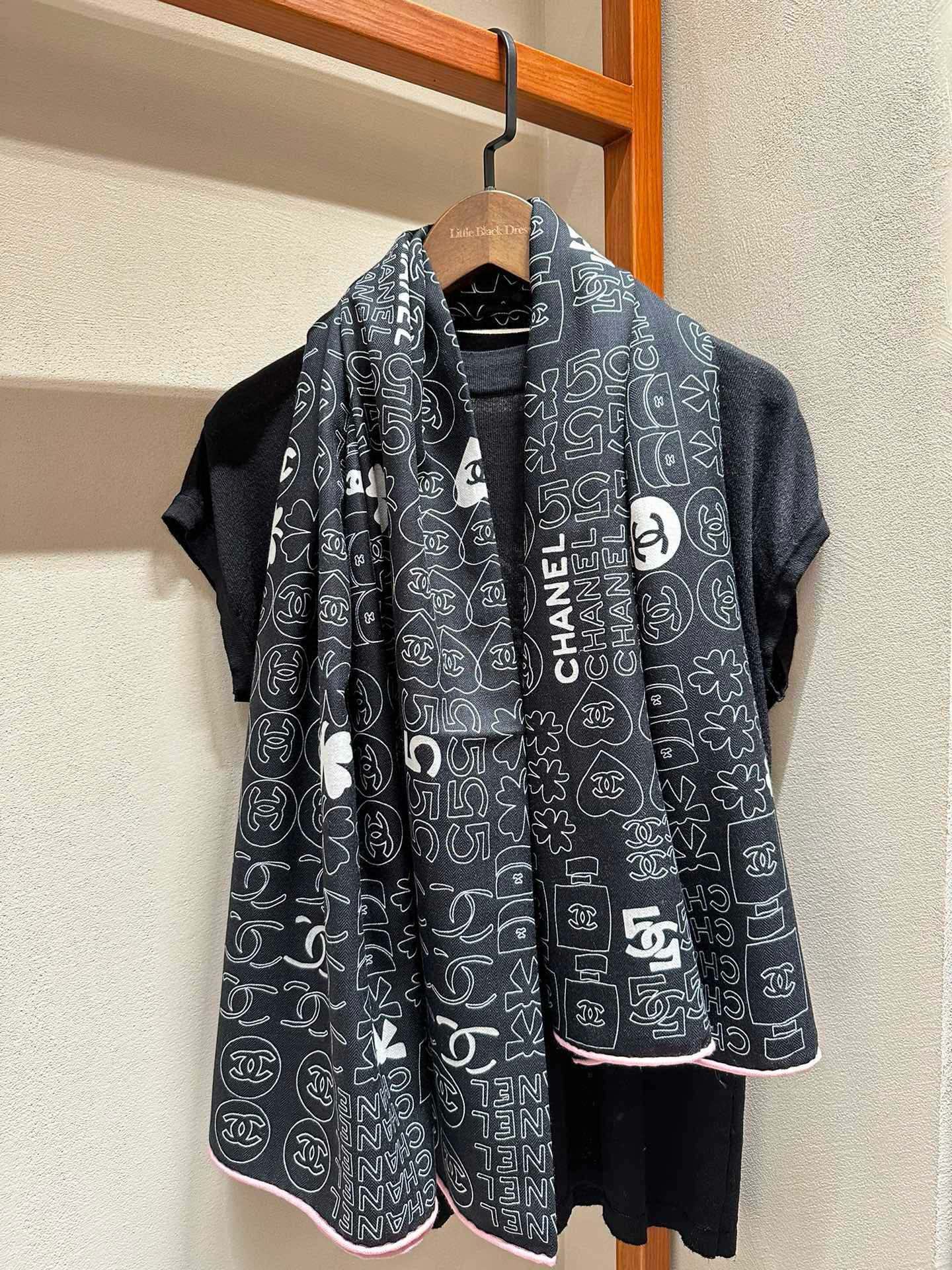 Стеганый бархатный шарф Chanel 2024 года - 140-140