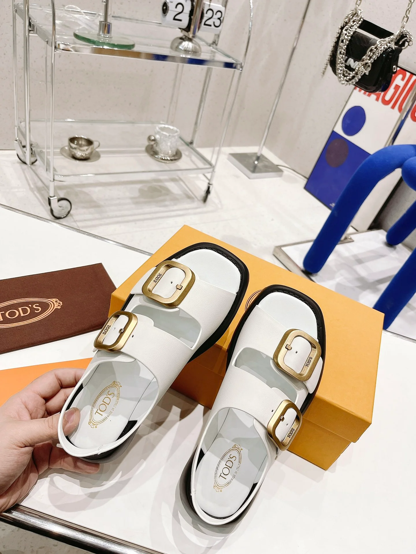 Тапочки на платформе Tods - белые - 1