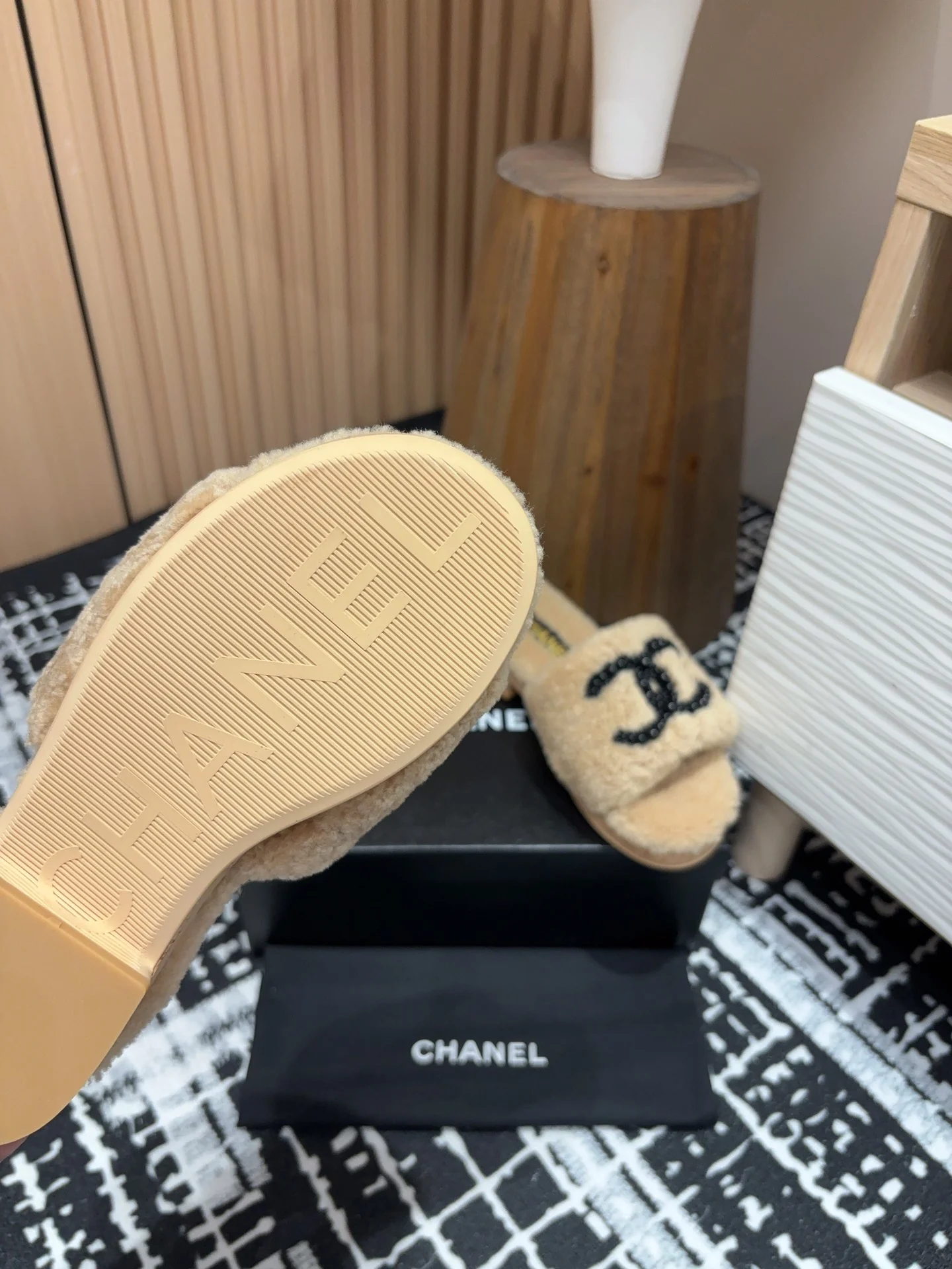 Шерстяные тапочки Chanel 2024 - Кофейно-коричневые