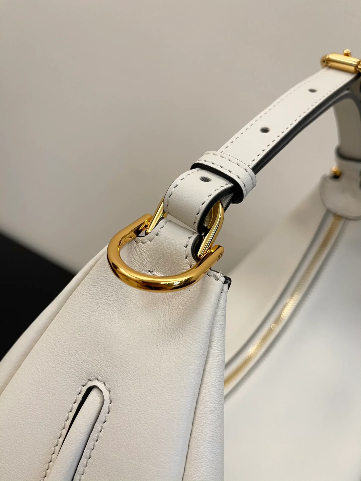 Fendi-fendigraphy - Большая белая кожаная сумка через плечо