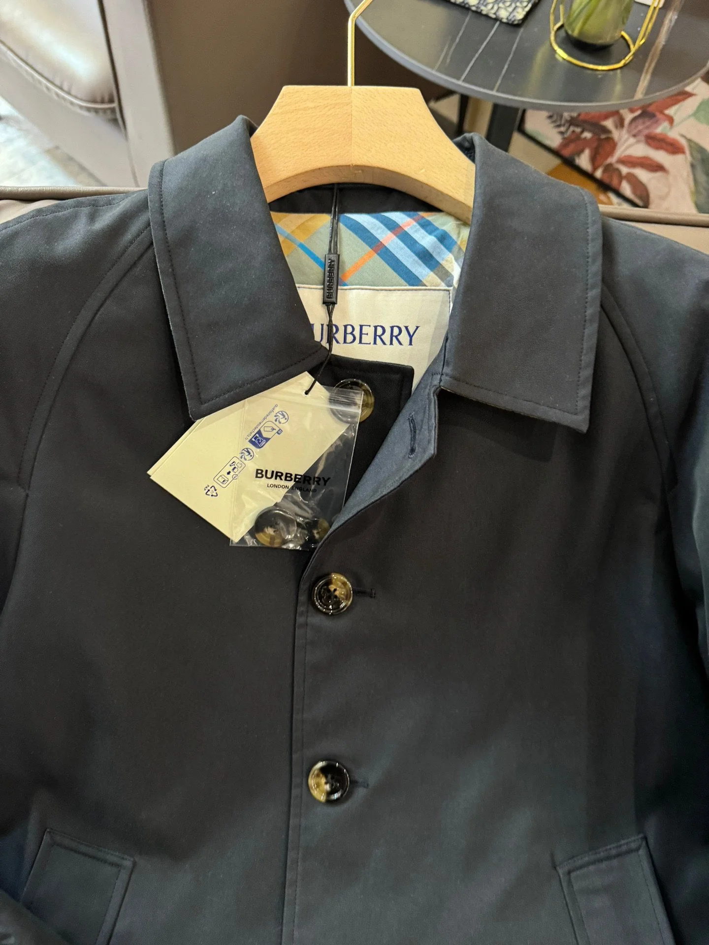 Тренч Burberry 2403-24ss на пуговицах, черный