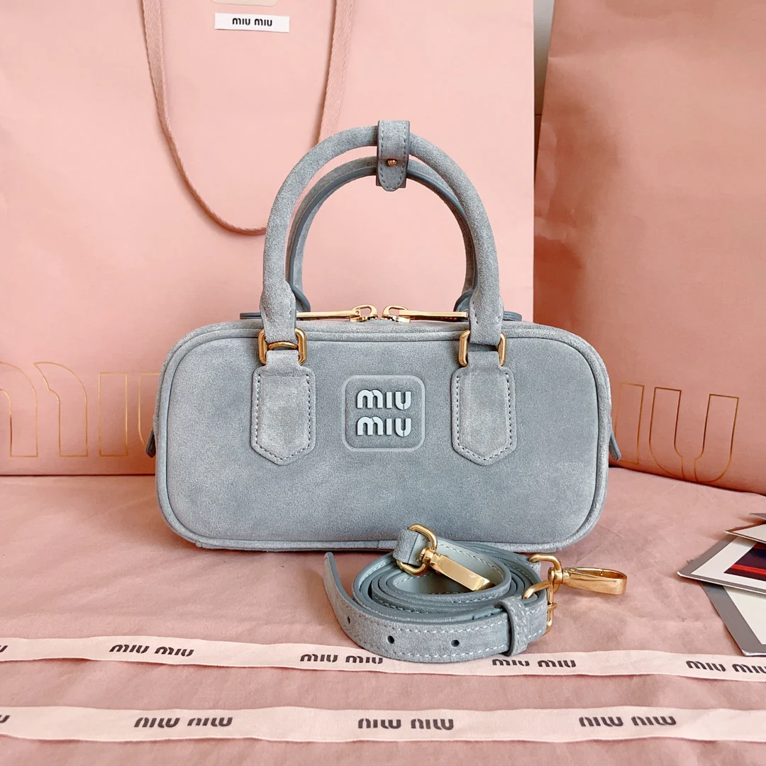 Сумка для боулинга Miu Miu 5bb142 из замши - светло-голубая