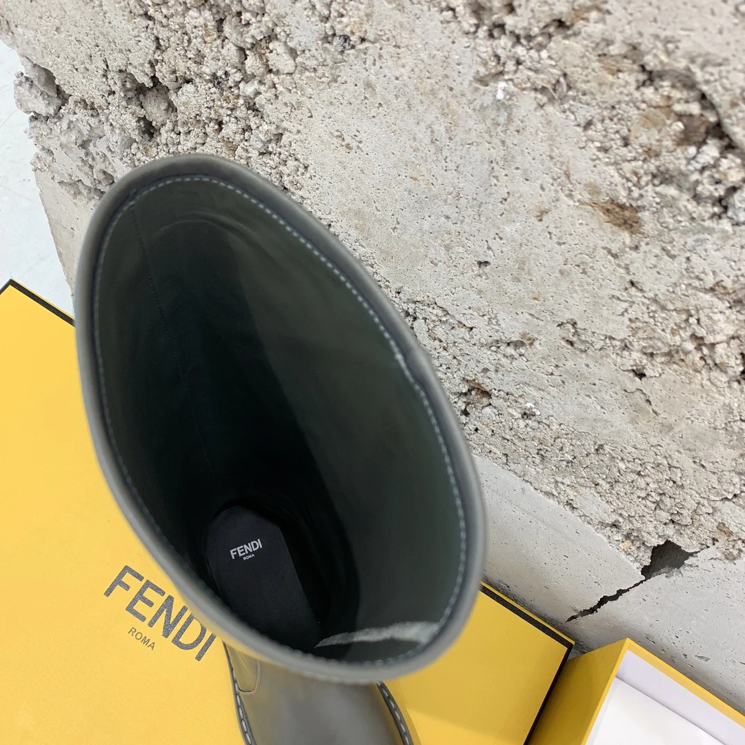 Fendi - Новинка сезона осень/зима 2022 - Сапоги для верховой езды