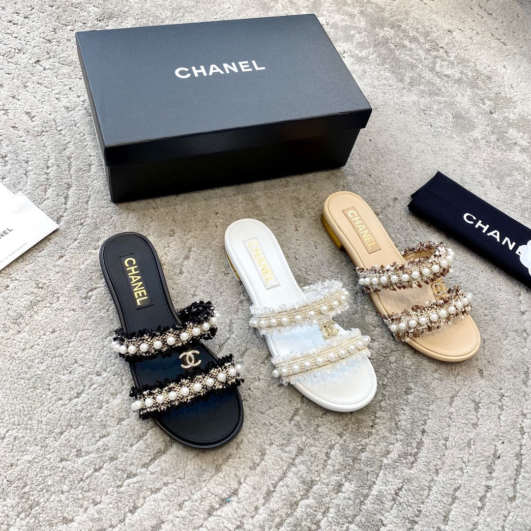 Новинка сезона весна/лето 2023 от Chanel - Туфли из овечьей кожи с жемчугом - Белые