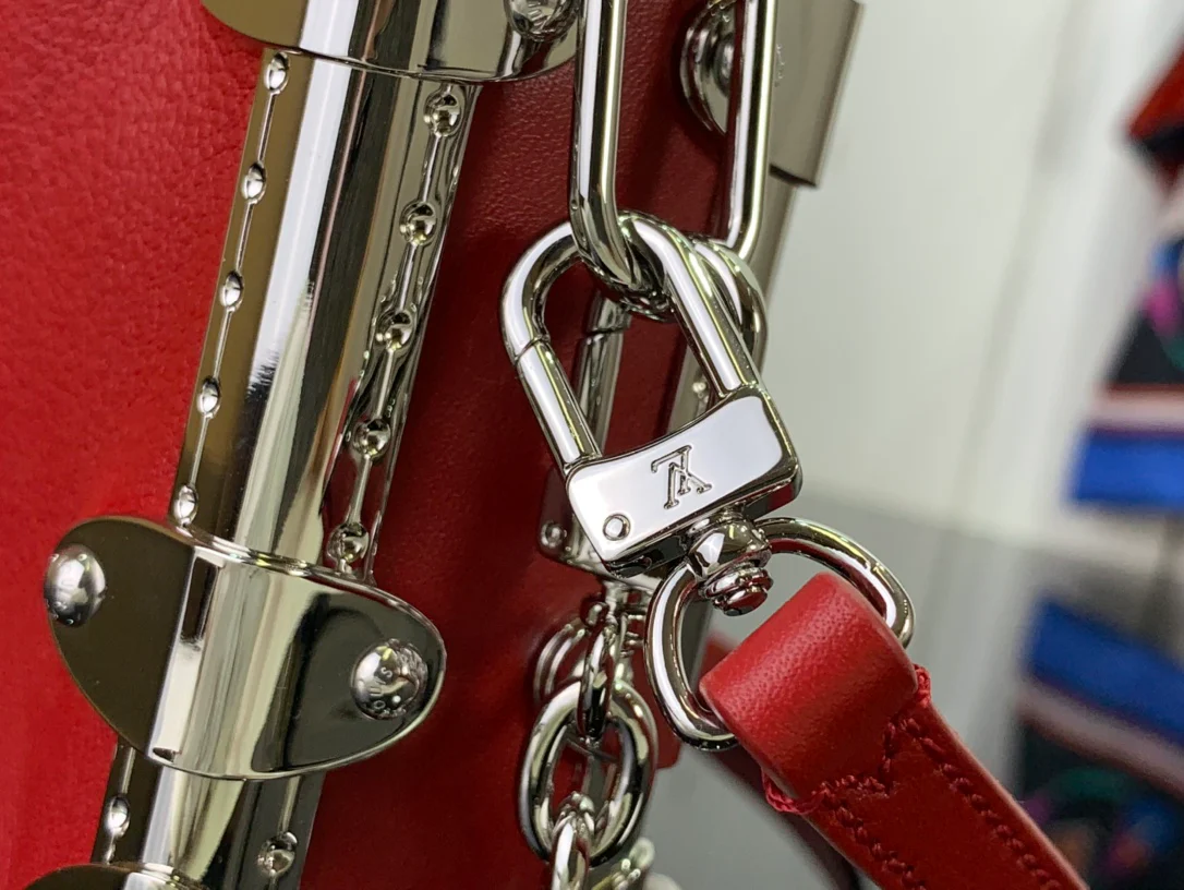 m25445-LV-slim-side-trunk chain bag-red