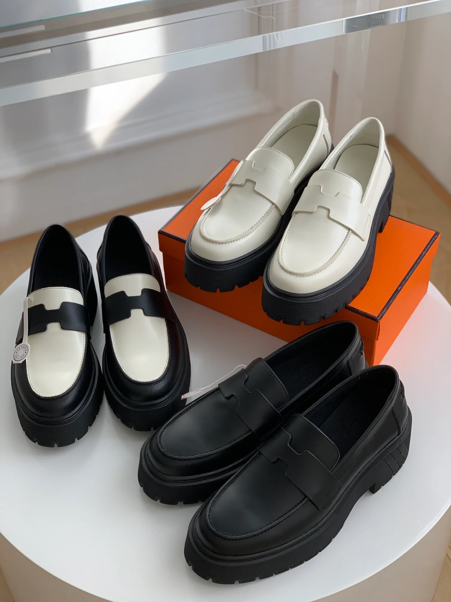 Новинка сезона осень/зима 2023 от Hermes - Лоферы Hitch - Черные