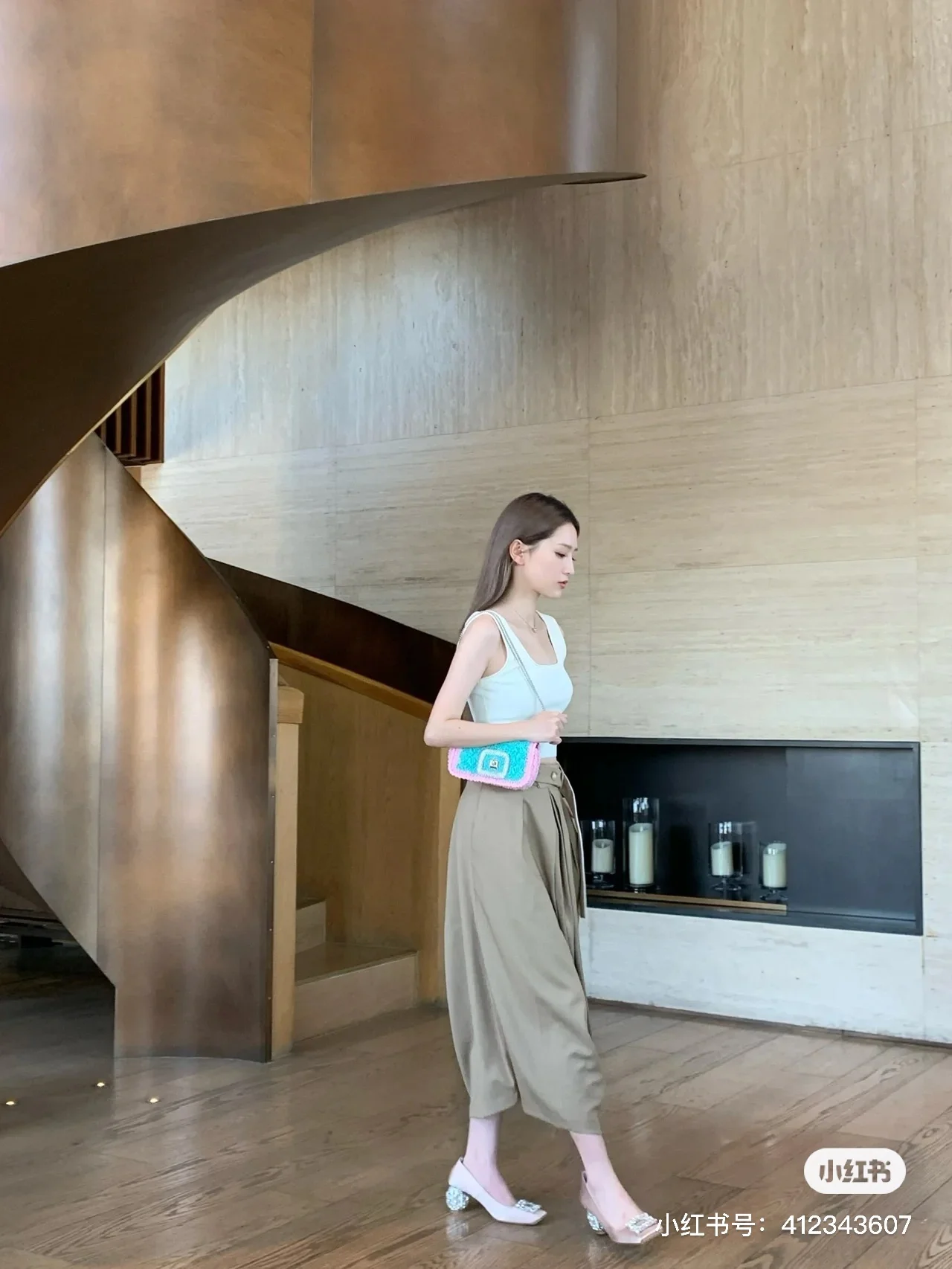 Обувь RV - Новинка сезона осень/зима 2022 - Мюли на низком каблуке - Фотографии в образе