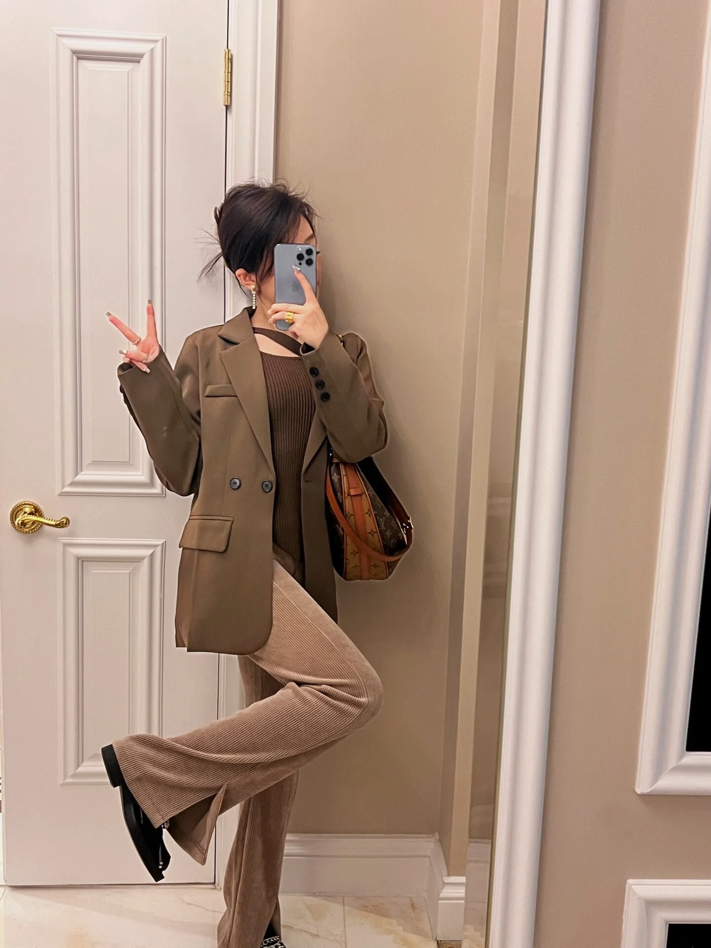 m46311-LV-loop-hobo-monogram большая сумка-полумесяц