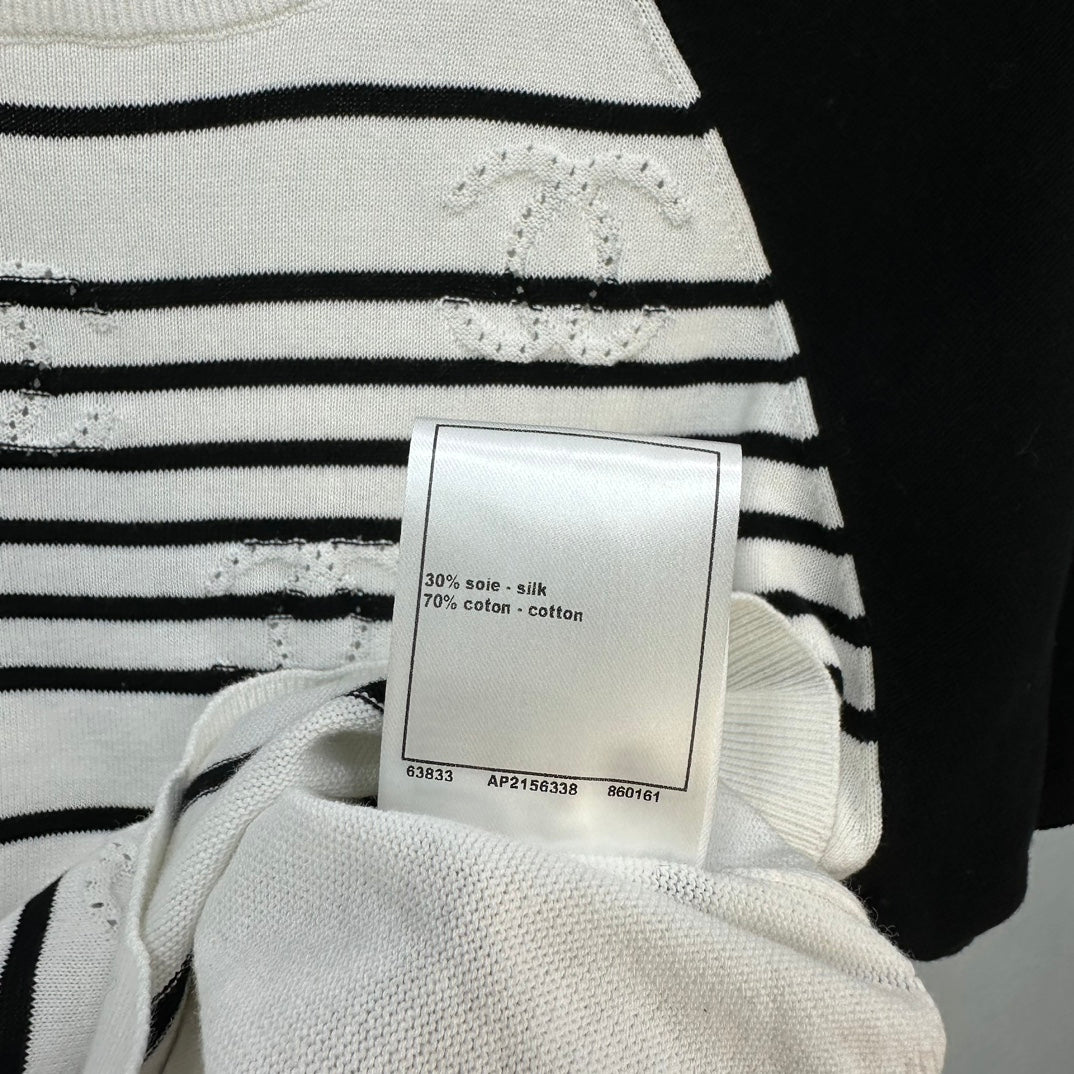 Вязаный топ Chanel 2404 в минималистичную полоску - черный