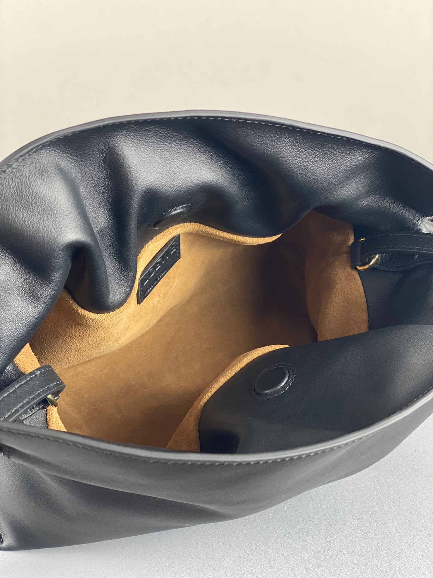 Loewe, обновленная версия 2020 года - Flamenco - Телячья кожа - Мини - Черный