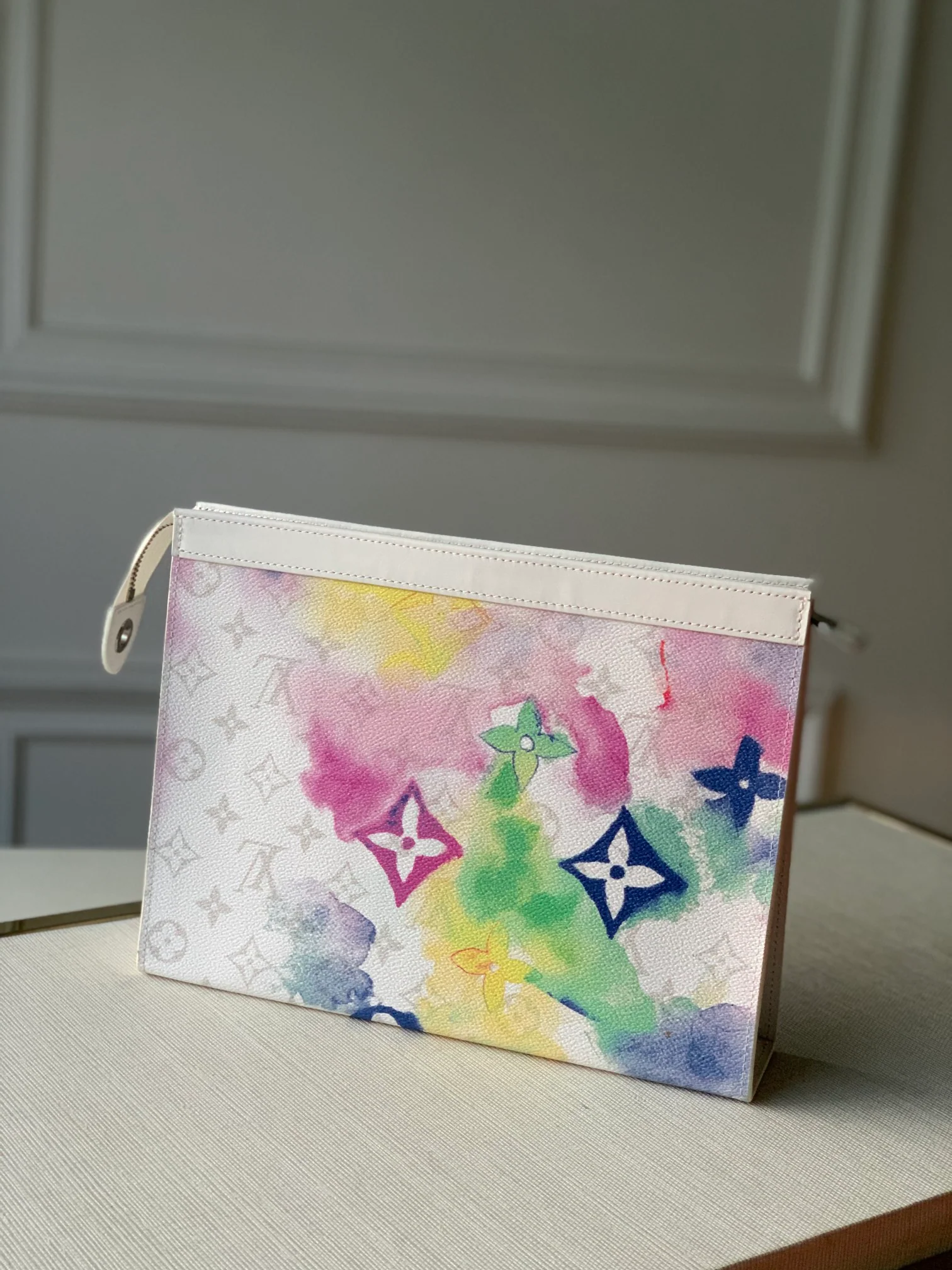 lv-m80460-белый печатный клатч