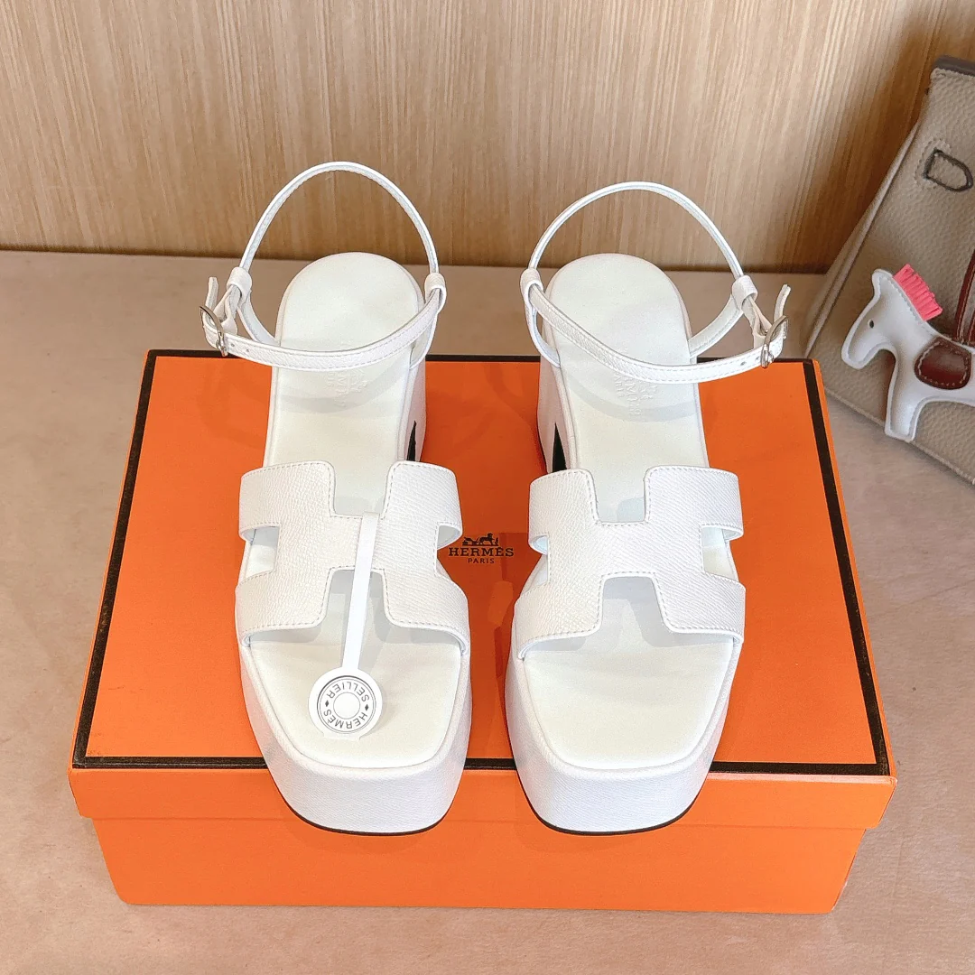 Босоножки на высоком каблуке Hermes Second Uncle из кожи, модель 2024 года, белые.