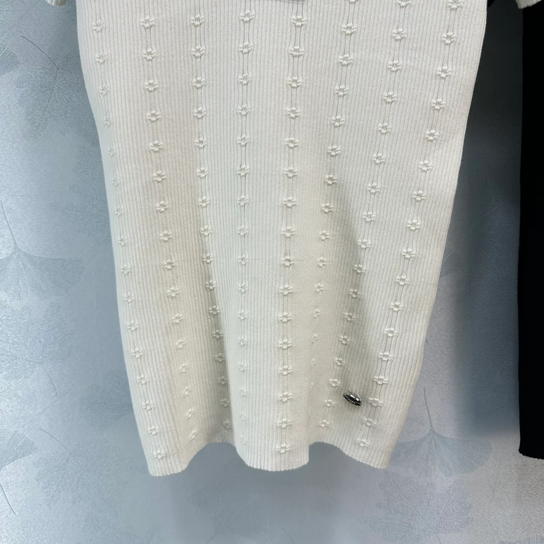 Минималистичный вязаный топ Chanel 2404