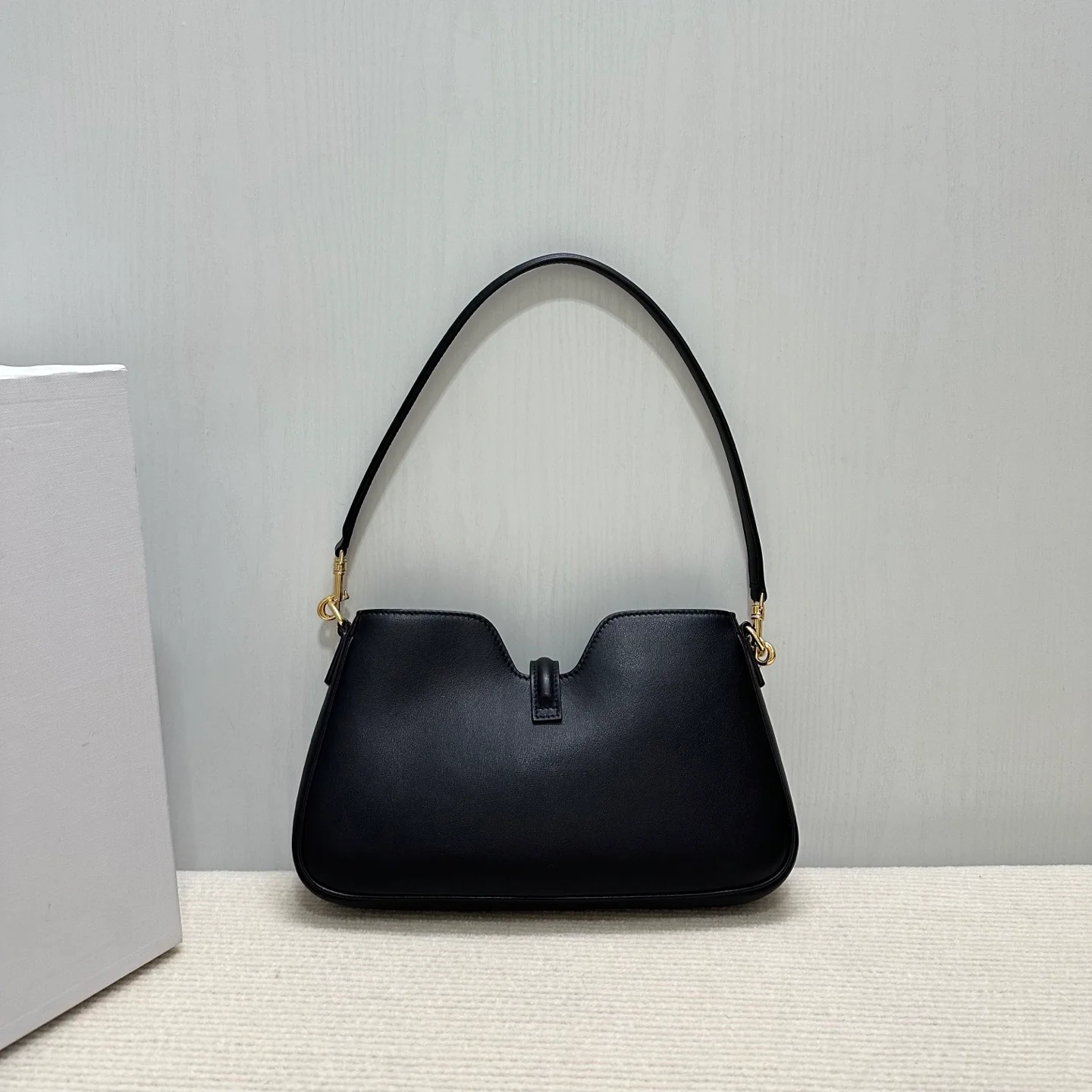 Кожаная сумка через плечо Celine Camille - черная