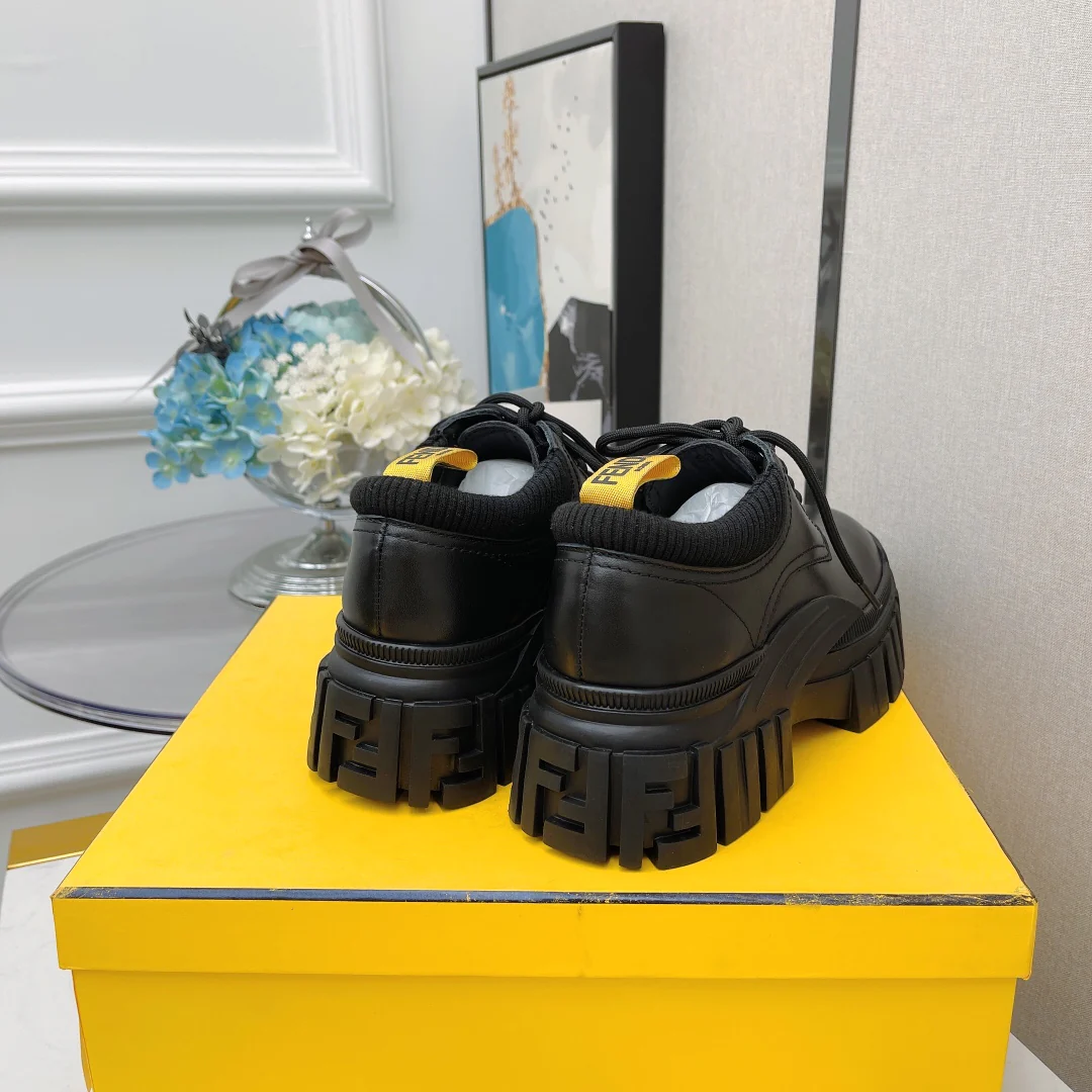 Fendi - Новинка сезона осень/зима 2022 - Туфли-майки на платформе