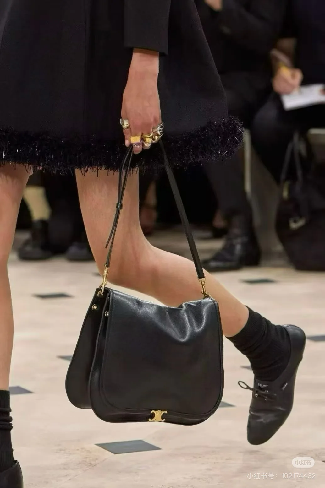 Новинка сезона весна/лето 2026 от Celine - Soft Triomphe Besace - овечья кожа - черный