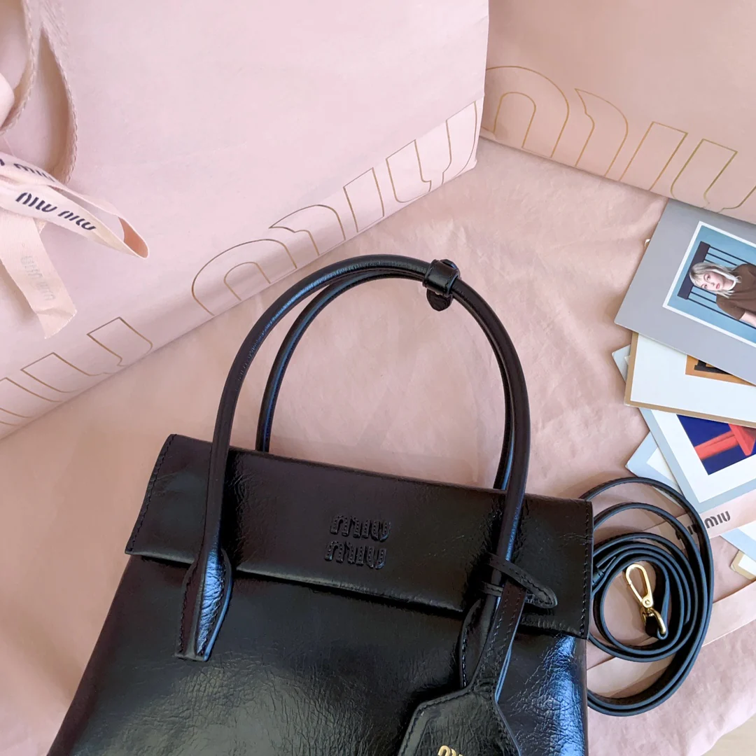 Сумка Miu Miu 5ba303 Miusolitaire из телячьей кожи - черная