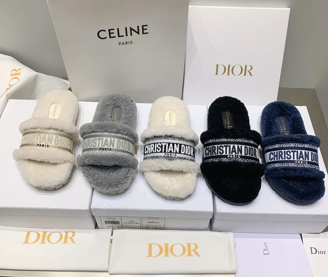 Меховые тапочки Dior на платформе с вышивкой - темно-синие