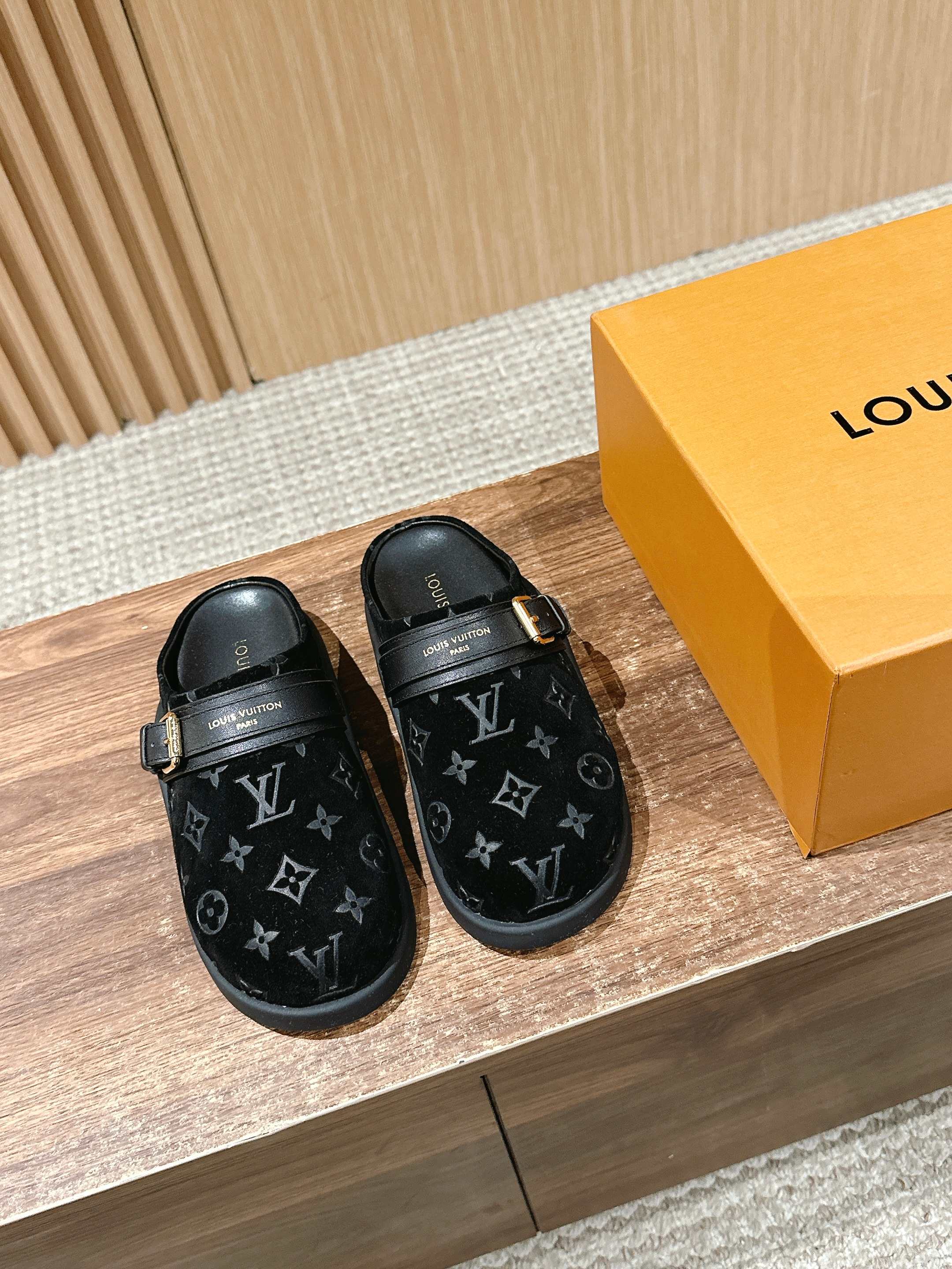 Сандалии LV Birkenstocks - замшевые - черные