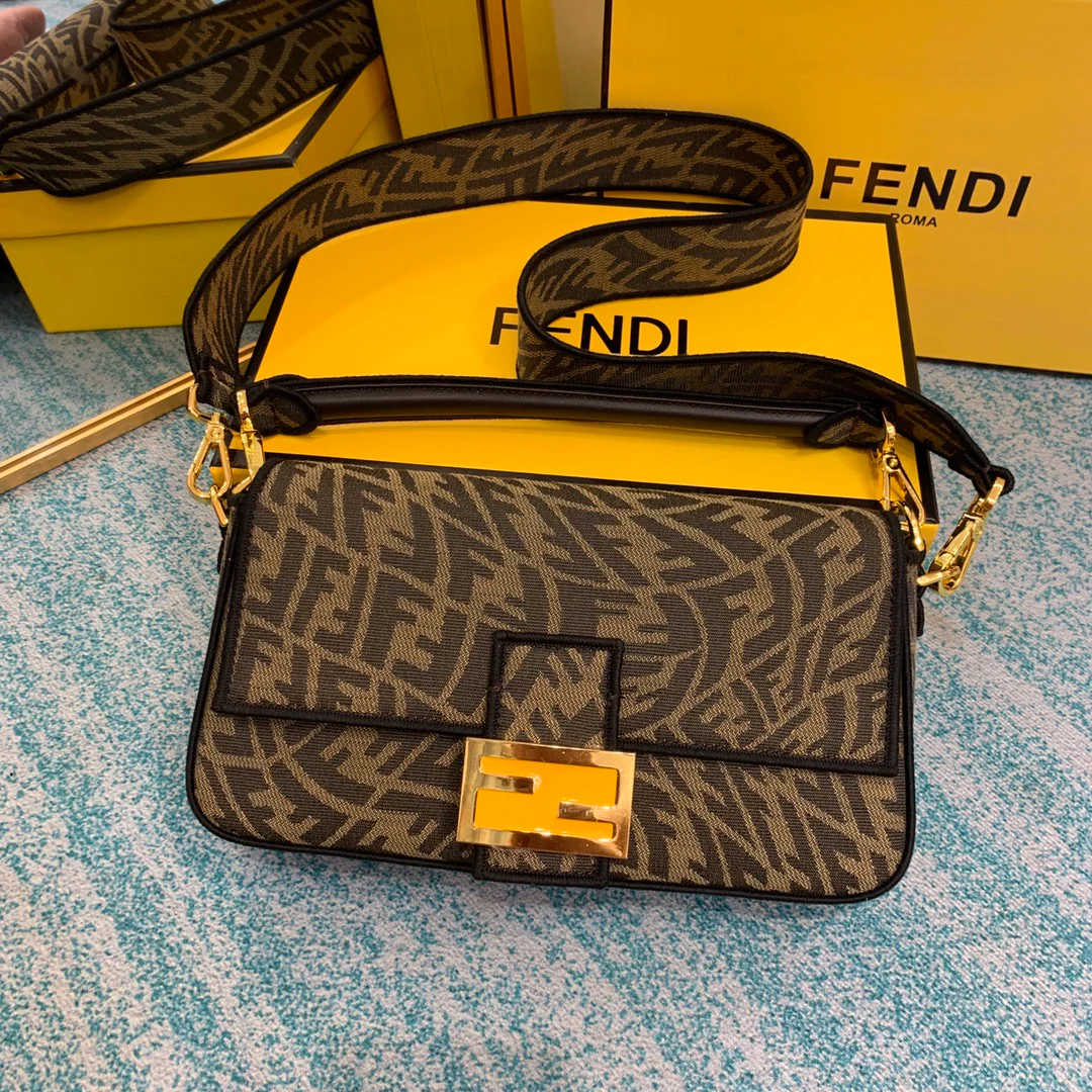Сумка Fendi Baguette Medium Monogram - 3