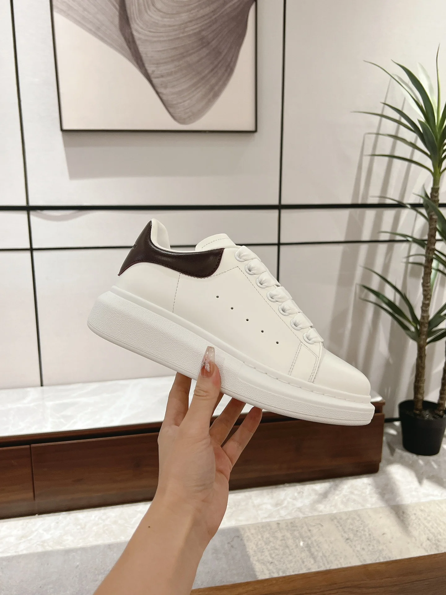 Скейтбордные кроссовки McQueen 2024 — темно-коричневые