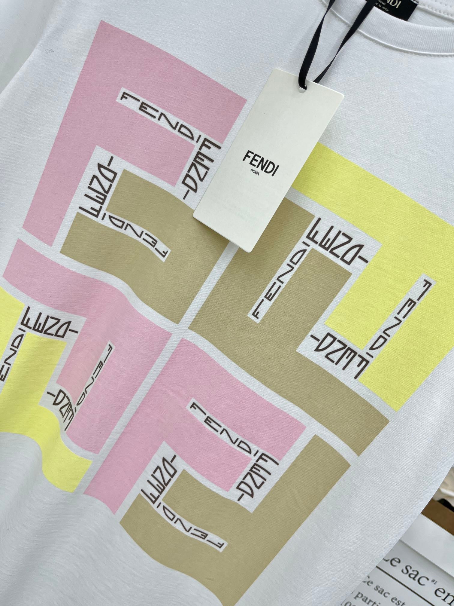 Новинка сезона весна/лето Fendi 2403-24ss - Футболка с коротким рукавом и принтом логотипа - желтая