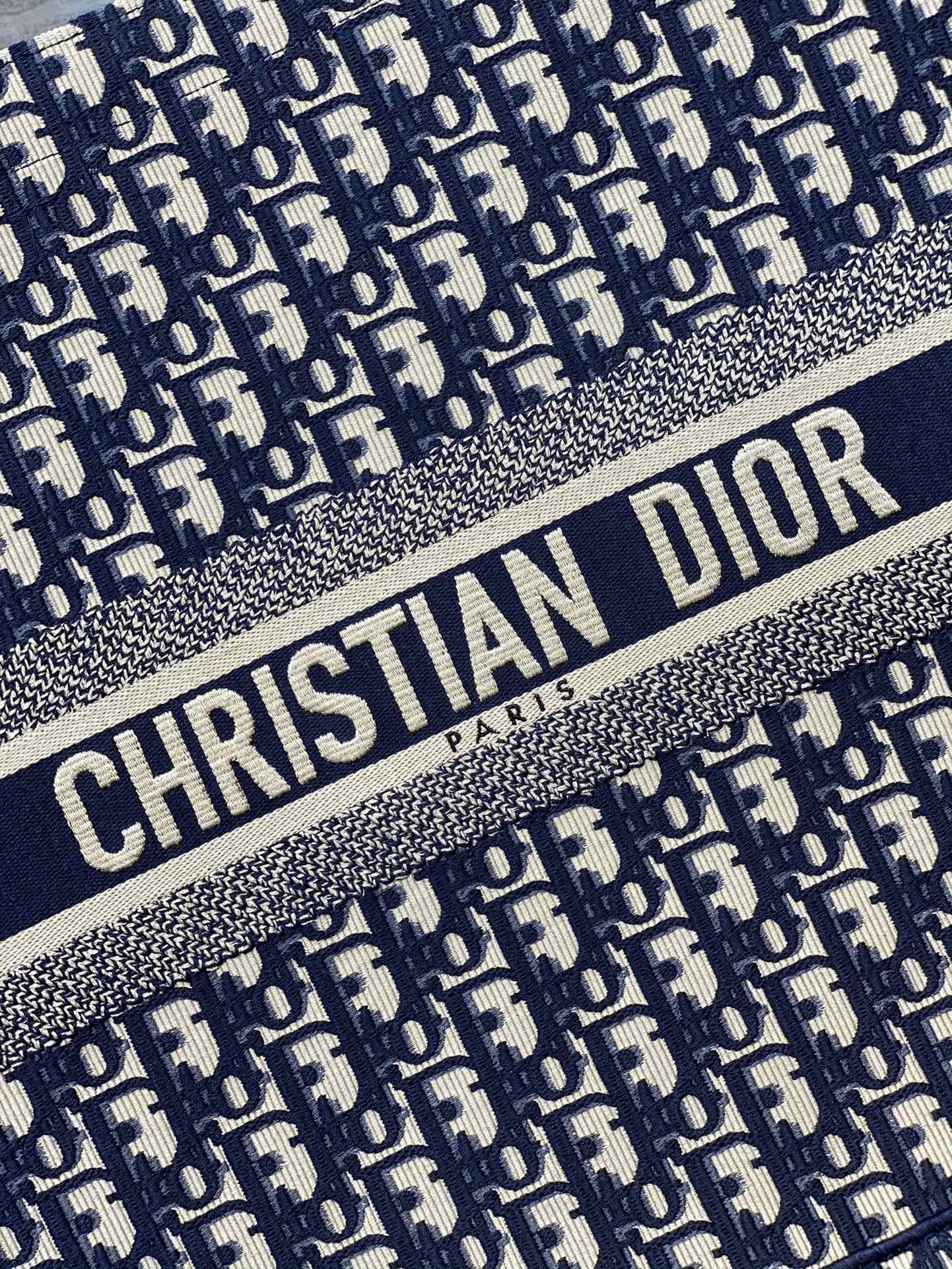 Сумка Dior Book Tote Large 41-5 см, темно-синяя, с монограммой, канвас 1