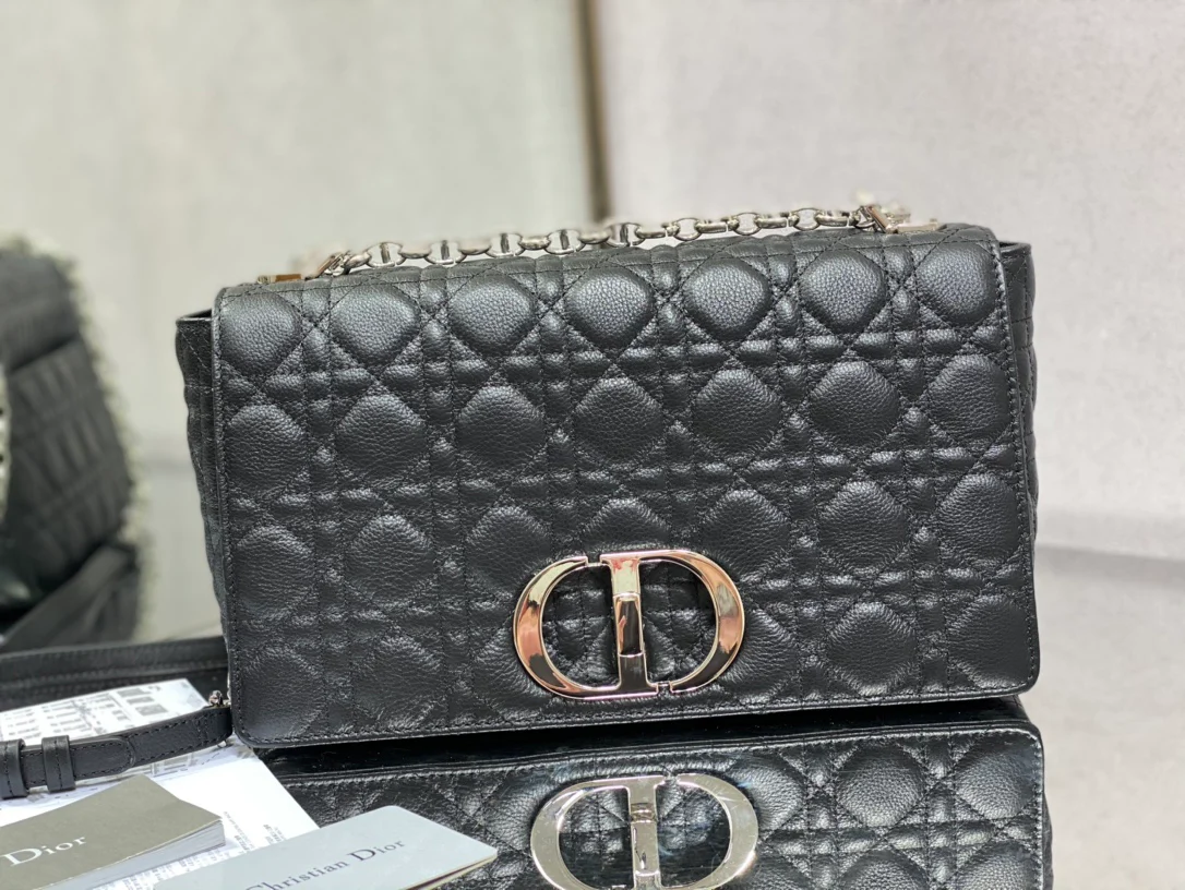 Dior Caro Large 28 см, черная телячья кожа с серебряной пряжкой