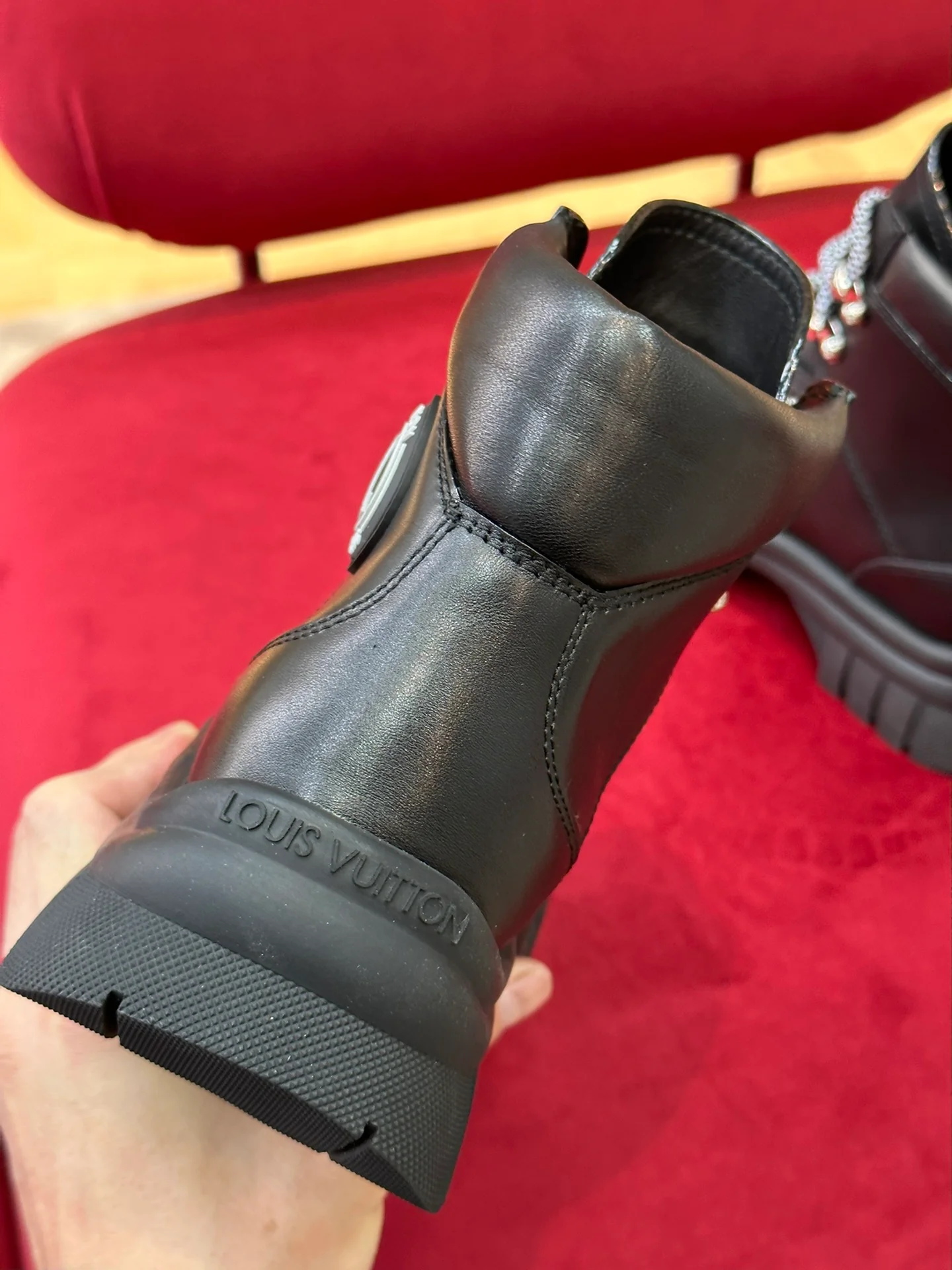 LV - Новинка сезона осень/зима 2022 - Ботильоны Ruby - Черные