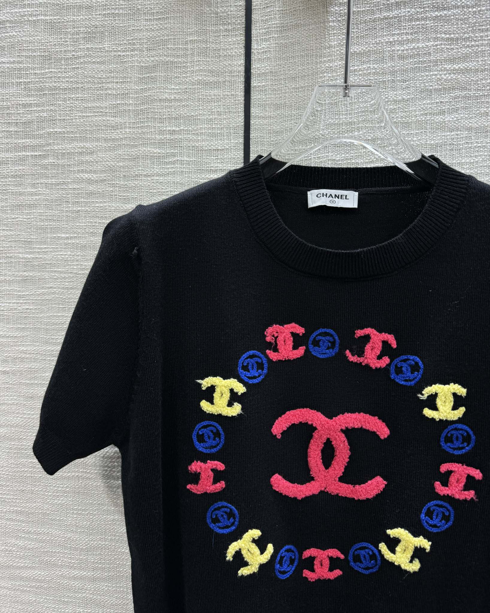 Футболка Chanel 2403 Double C Knit с коротким рукавом - черная