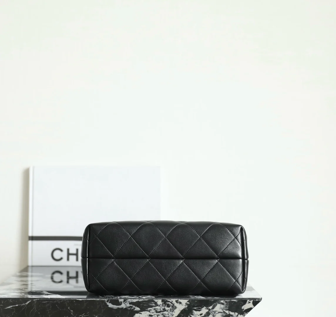 Chanel - Замшевая прямая сумка-шоппер - Коричневая с золотой фурнитурой