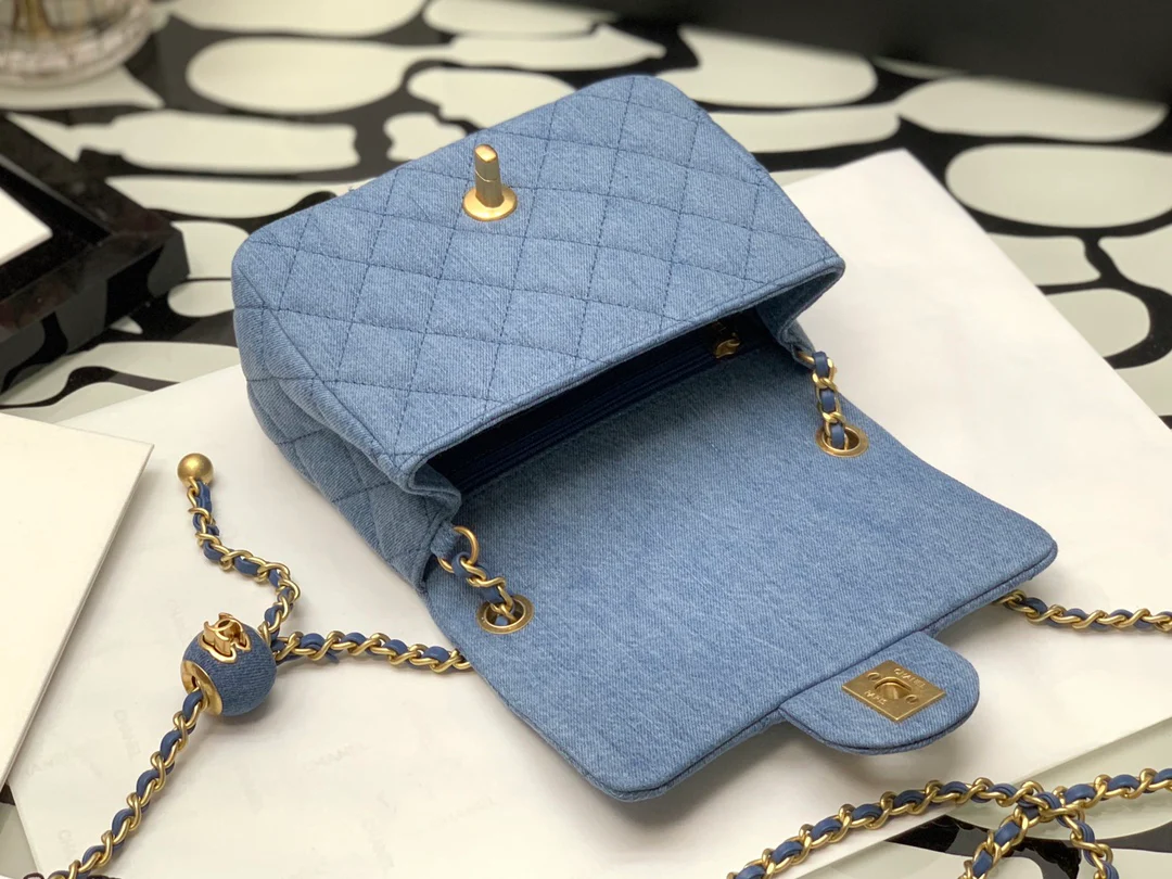 Chanel - Сумка с квадратным клапаном 