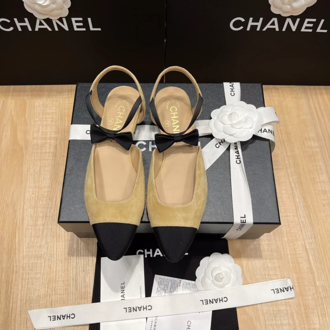 Chanel - Абрикосовые туфли на закрытом каблуке