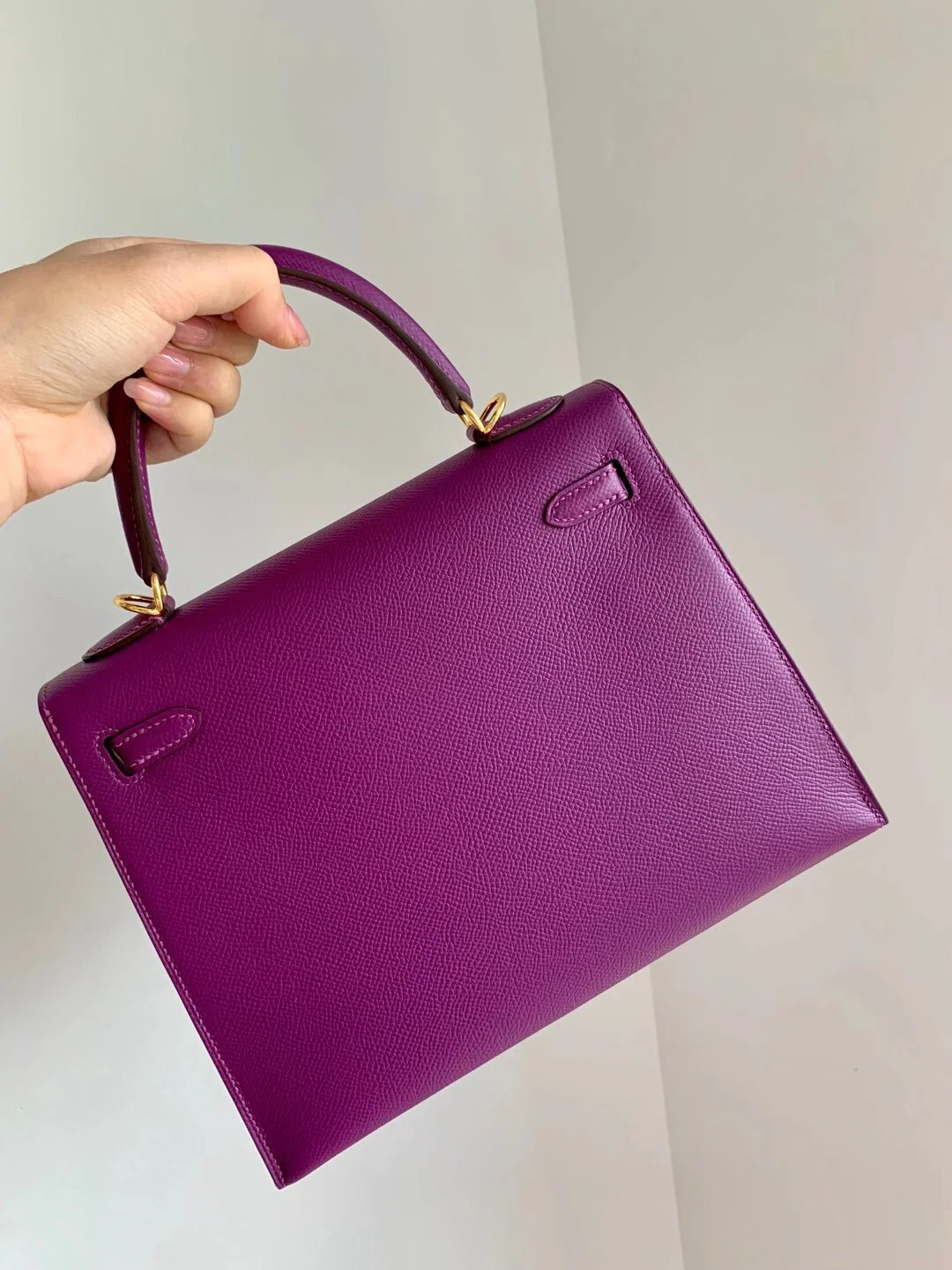 пряжка hermes-kelly-25-p9 анемона фиолетово-эпсом-золотая