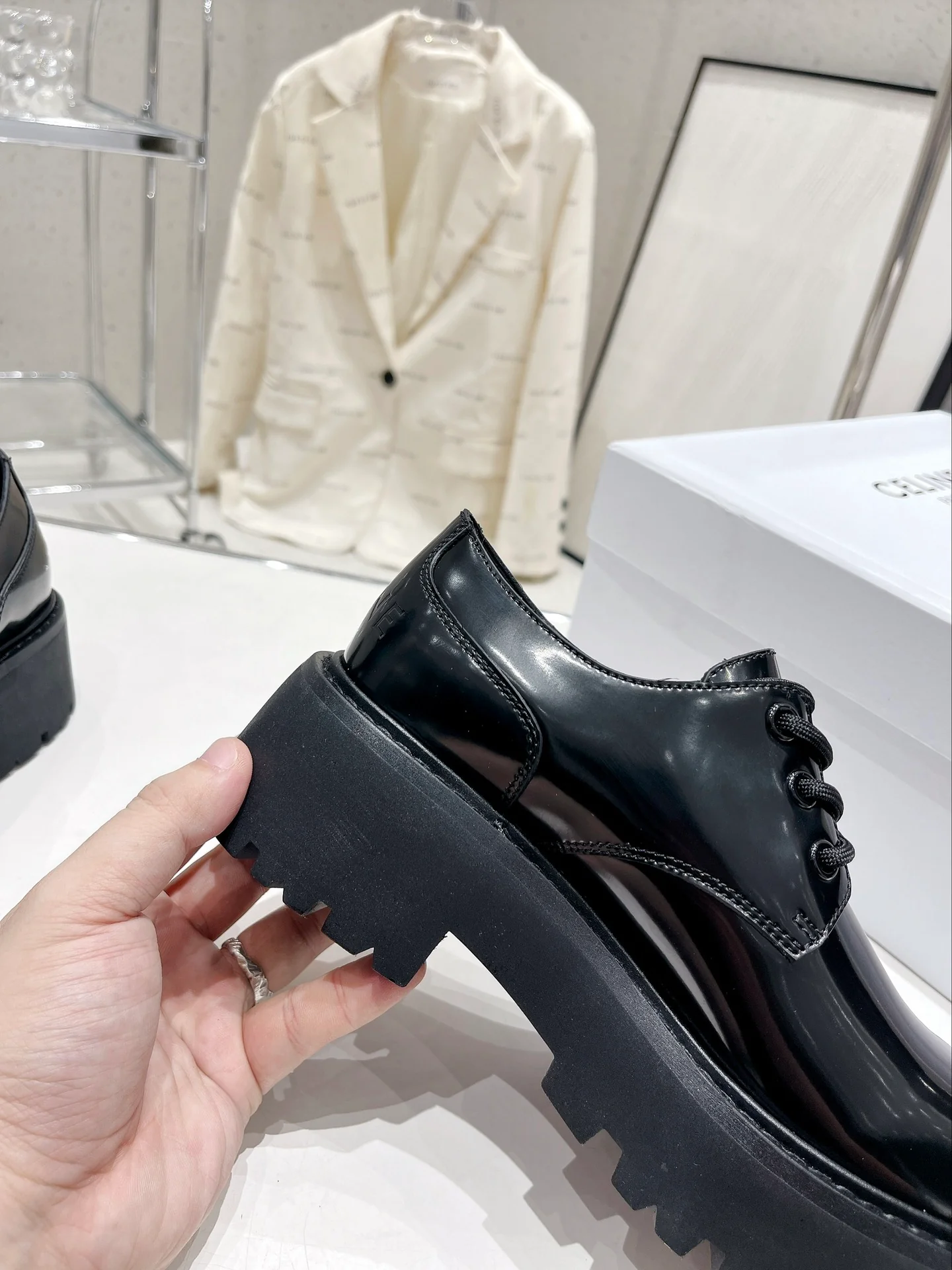 Новинка сезона весна/лето 2023 от Celine - Лоферы на платформе - Черные