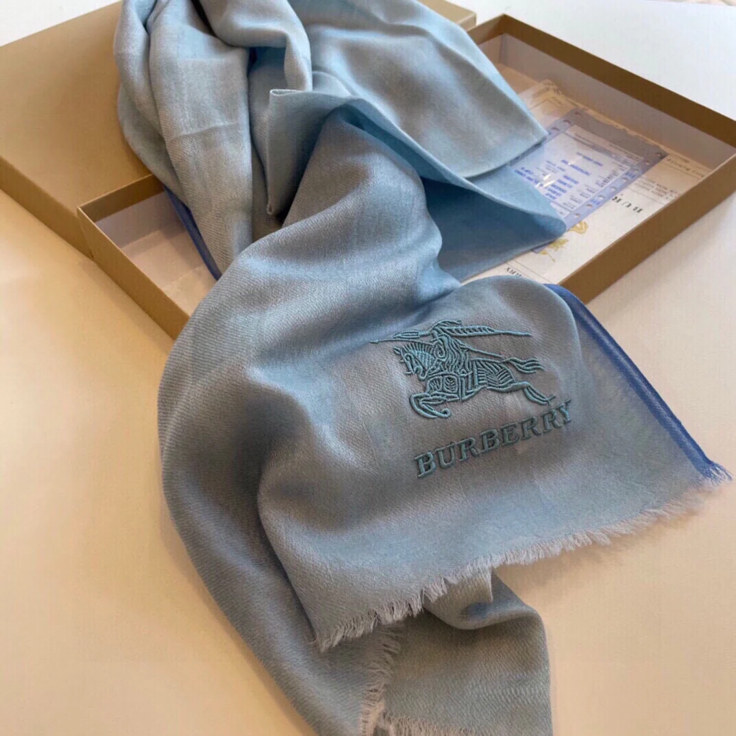 Кашемировый шарф Burberry с пайетками, пряжа - 100-200 см - серо-голубой