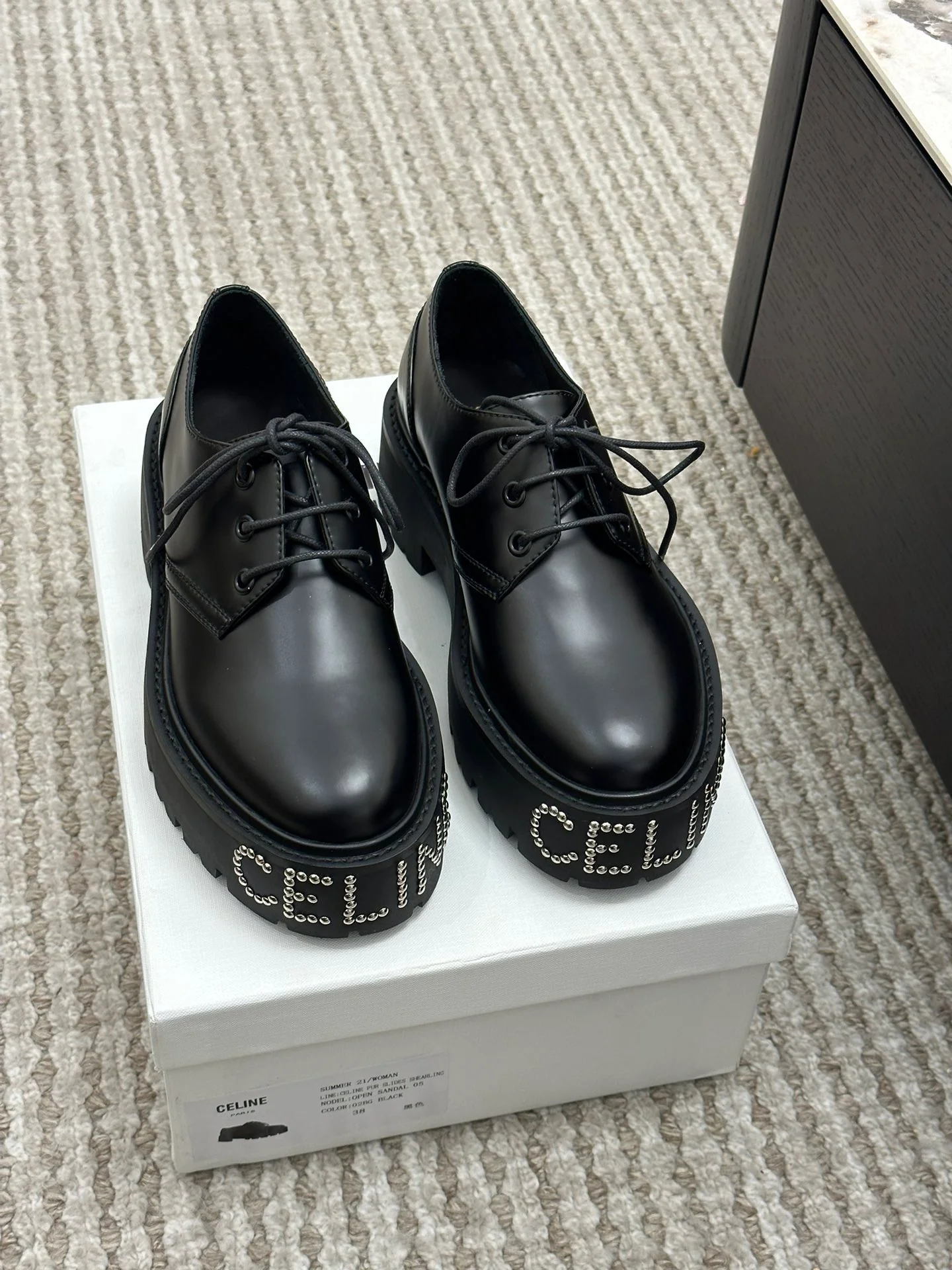 Новинка сезона весна/лето 2023 от Celine - Лоферы на платформе - Матовый черный