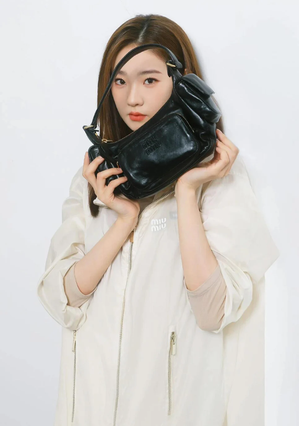 Сумка Miu Miu из кожи наппа с карманами — носите и делитесь с другими.