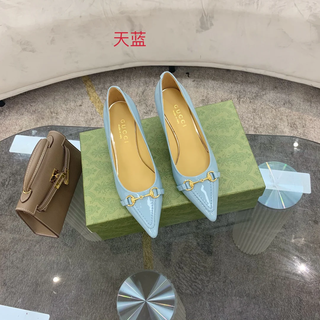 Туфли на высоком каблуке Gucci с острым носком и пряжкой в ??форме подковы