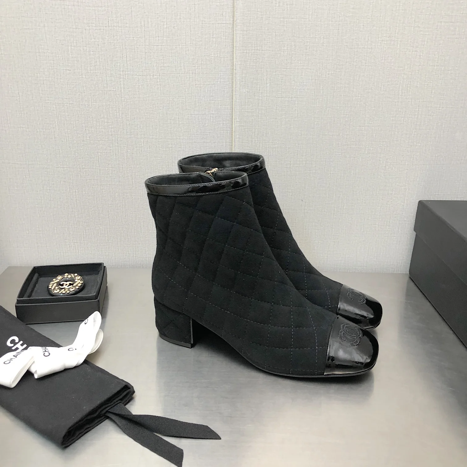 Новинка сезона осень/зима 2022 от Chanel - Стеганые ботильоны - Черные