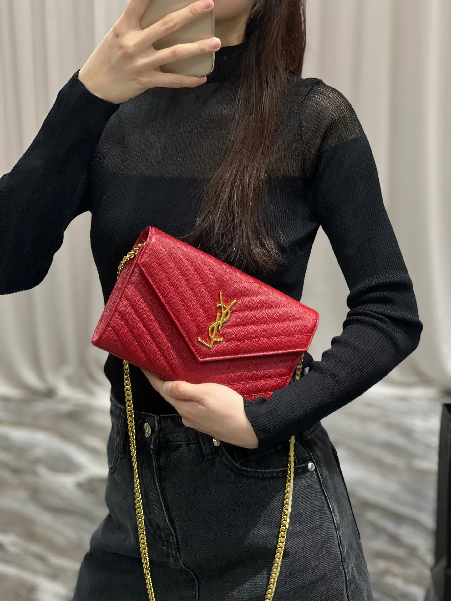 Сумка YSL Laurent из икорной кожи - красная.