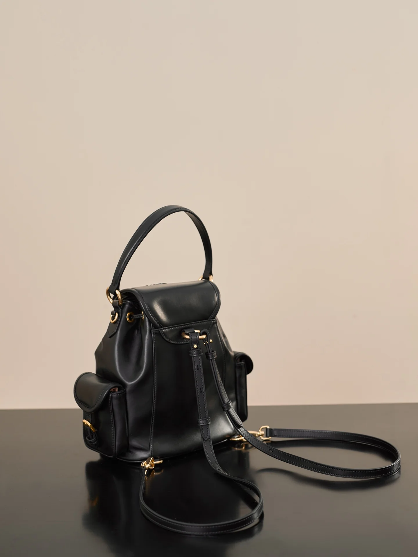 Рюкзак Miu Miu-5bz043m1480 из коровьей кожи, маленький, черный.