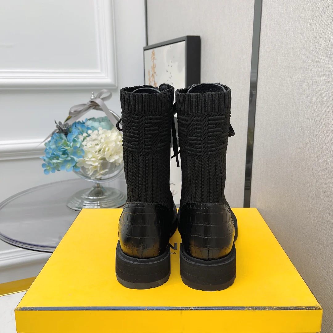 Новинки сезона осень/зима 2022 от Fendi - Ботинки Dr. Martens - Ботильоны - 1