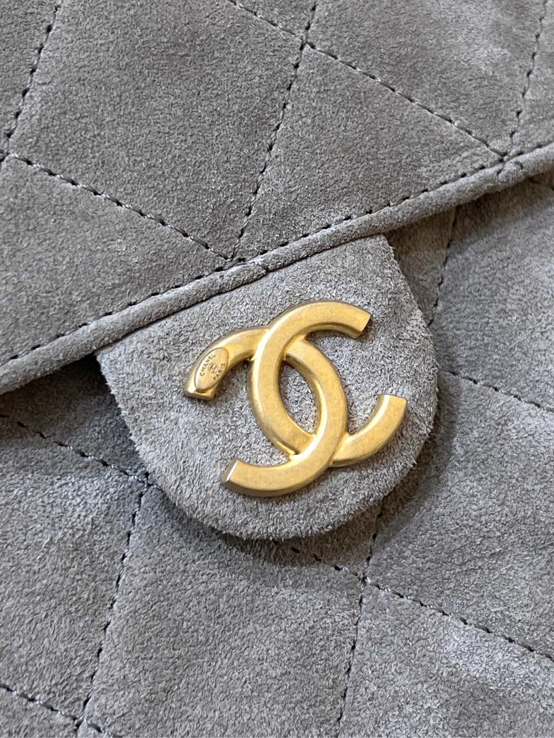 Популярная сумка-хобо Chanel 25c, коричневая.