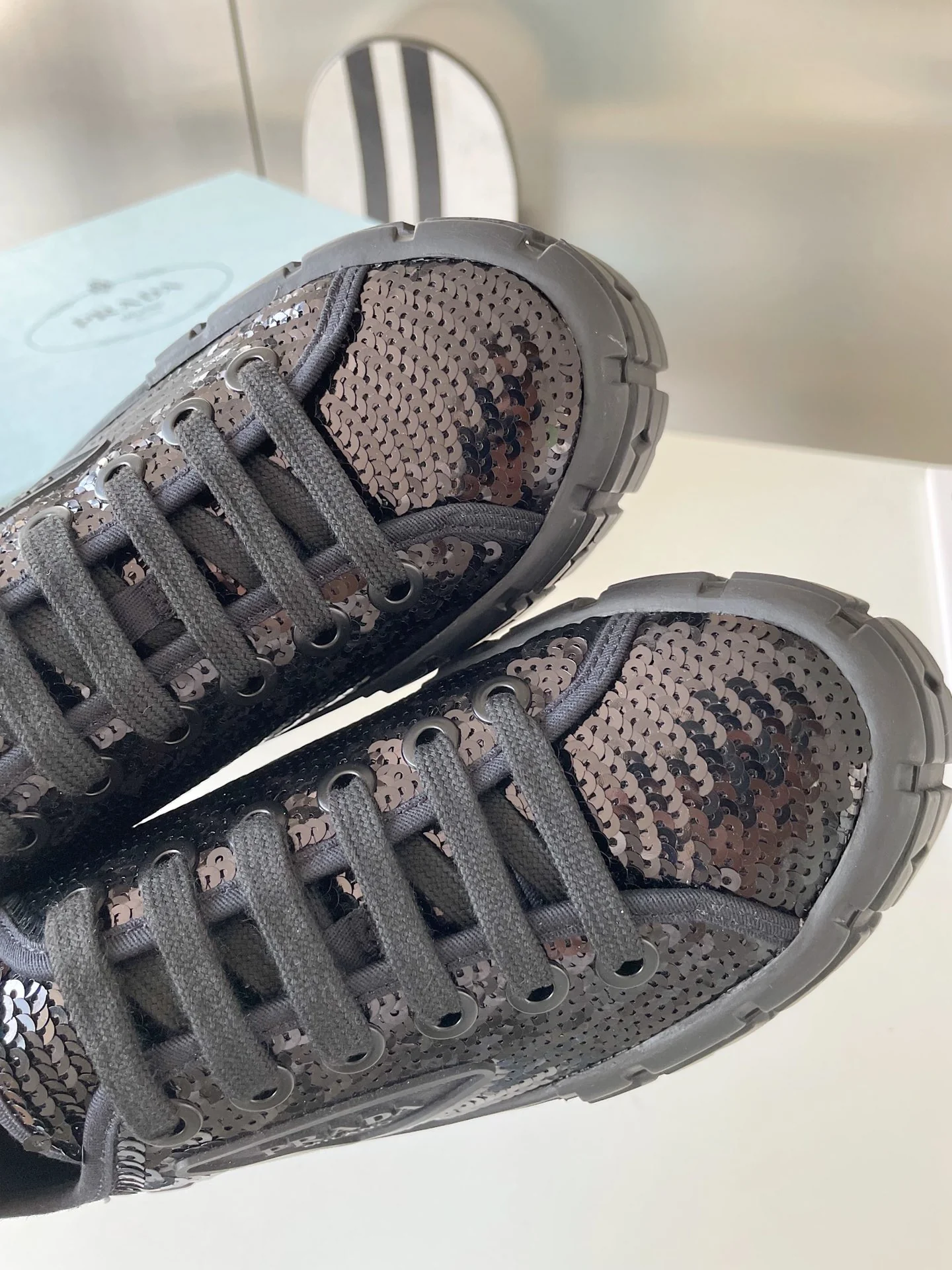 Обувь Prada - туфли Prada на платформе с блестками и пайетками - туфли цвета бисквита